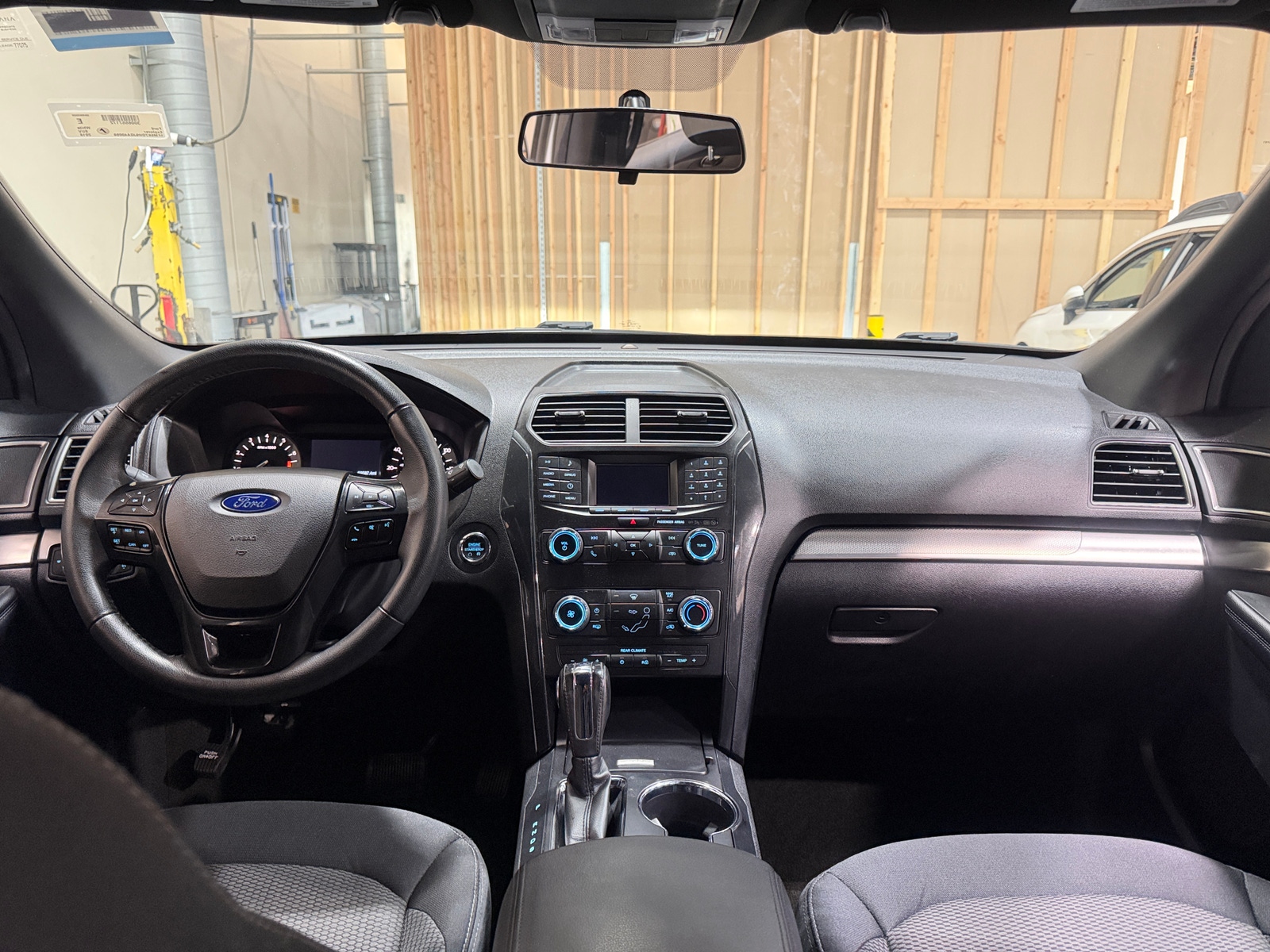 Thumbnail: 2018 Ford Explorer - 3