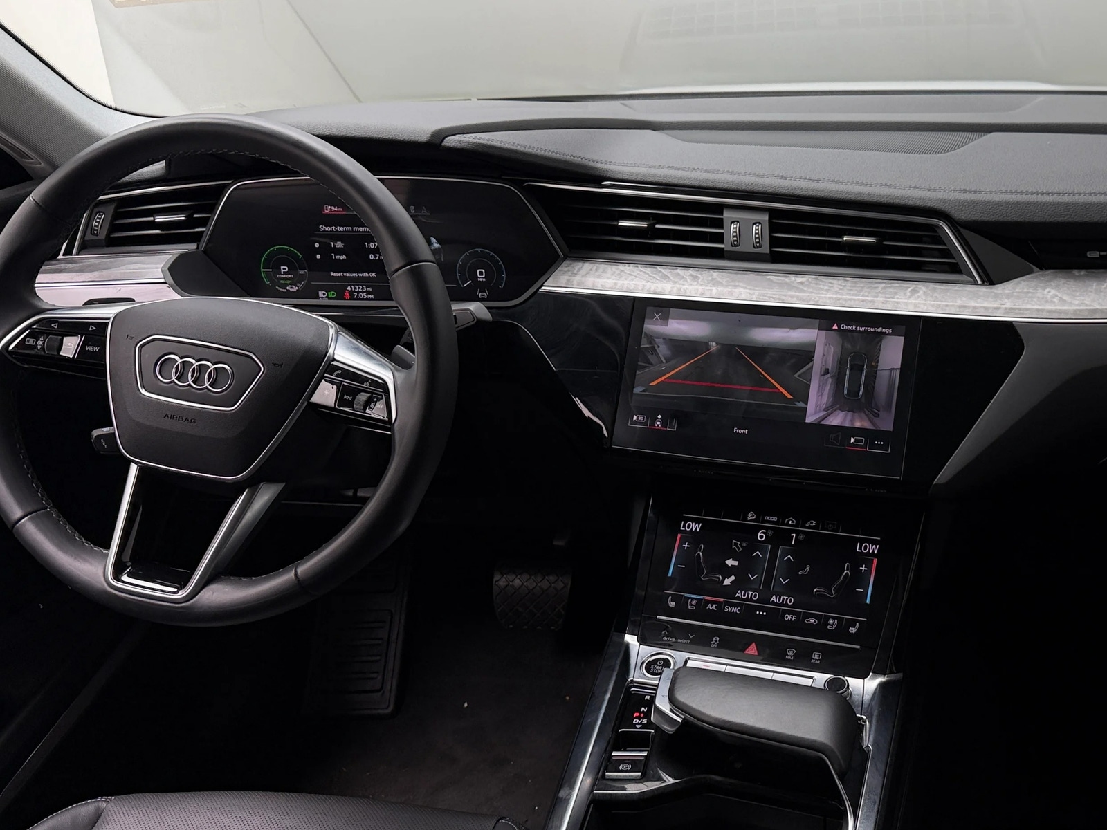 Thumbnail: 2022 Audi e-tron S - 3