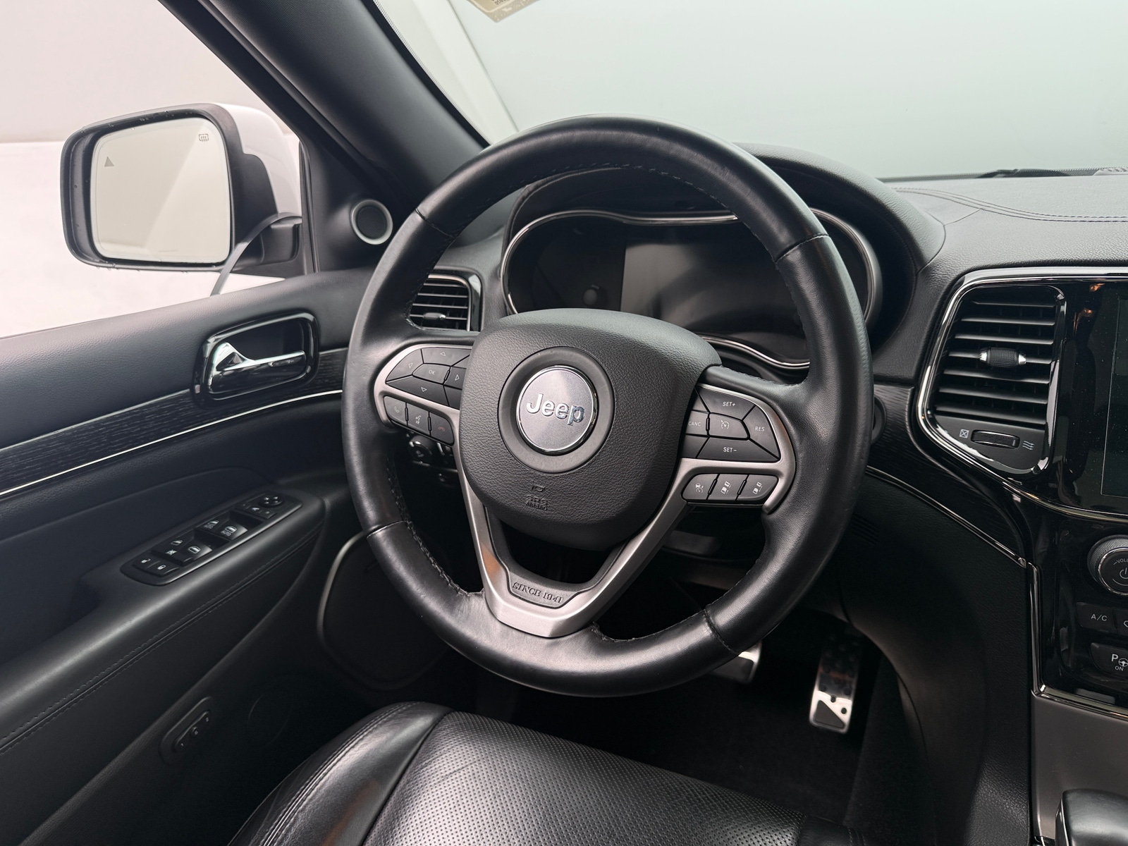 Thumbnail: 2020 Jeep Grand Cherokee - 4