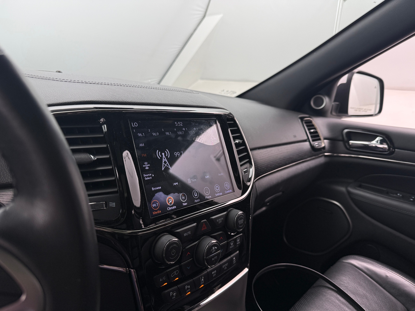 Thumbnail: 2020 Jeep Grand Cherokee - 3