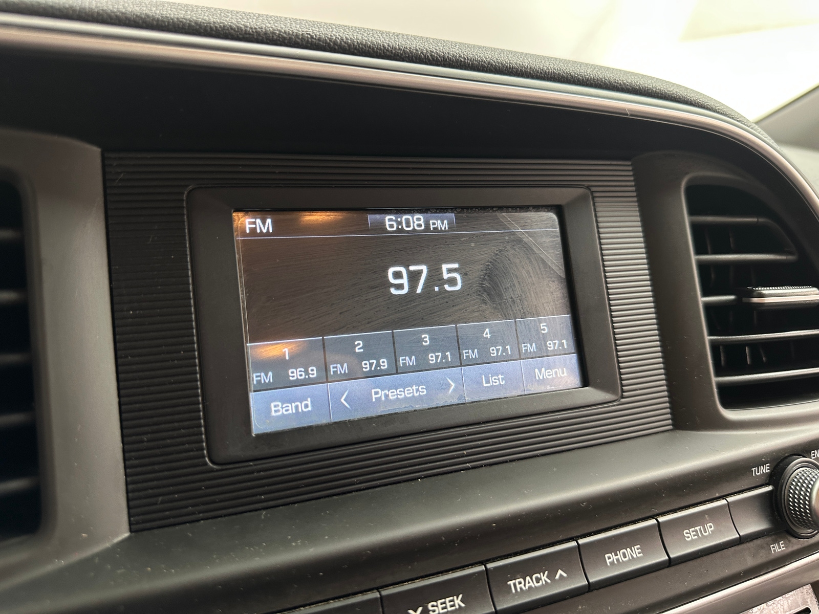 Thumbnail: 2020 Hyundai Elantra - 4