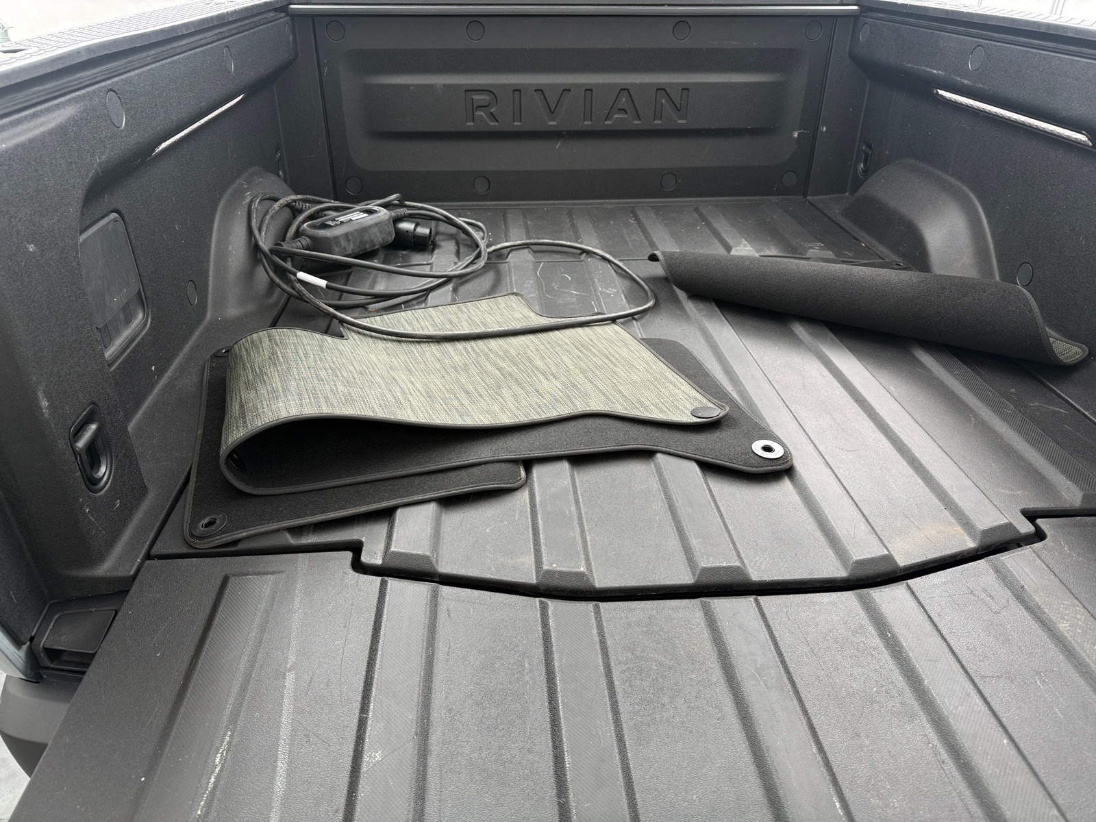 Thumbnail: 2024 Rivian R1T - 6