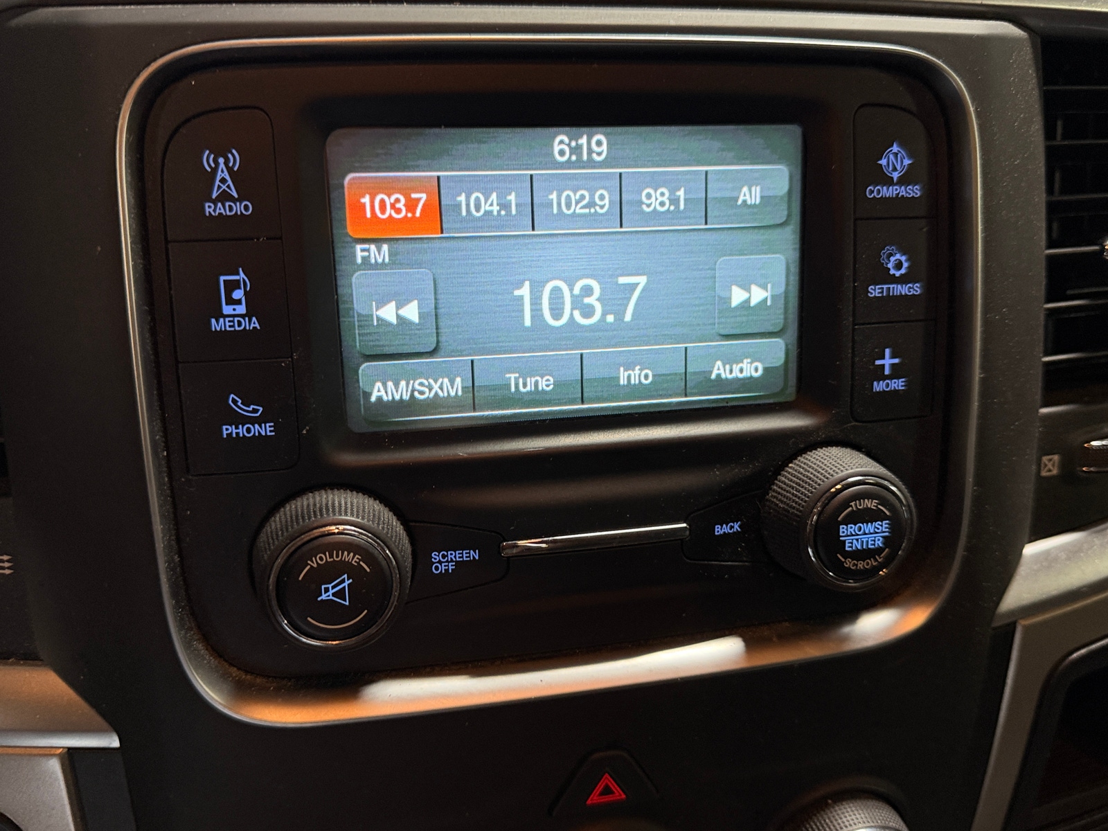Thumbnail: 2019 RAM 1500 Classic - 4