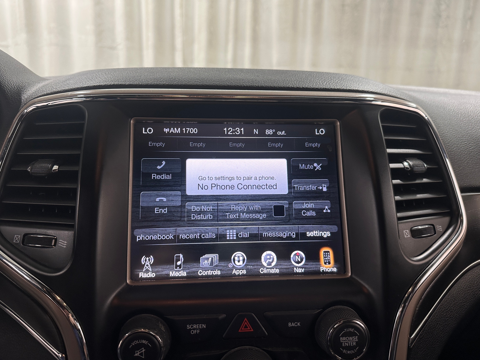 Thumbnail: 2015 Jeep Grand Cherokee - 3