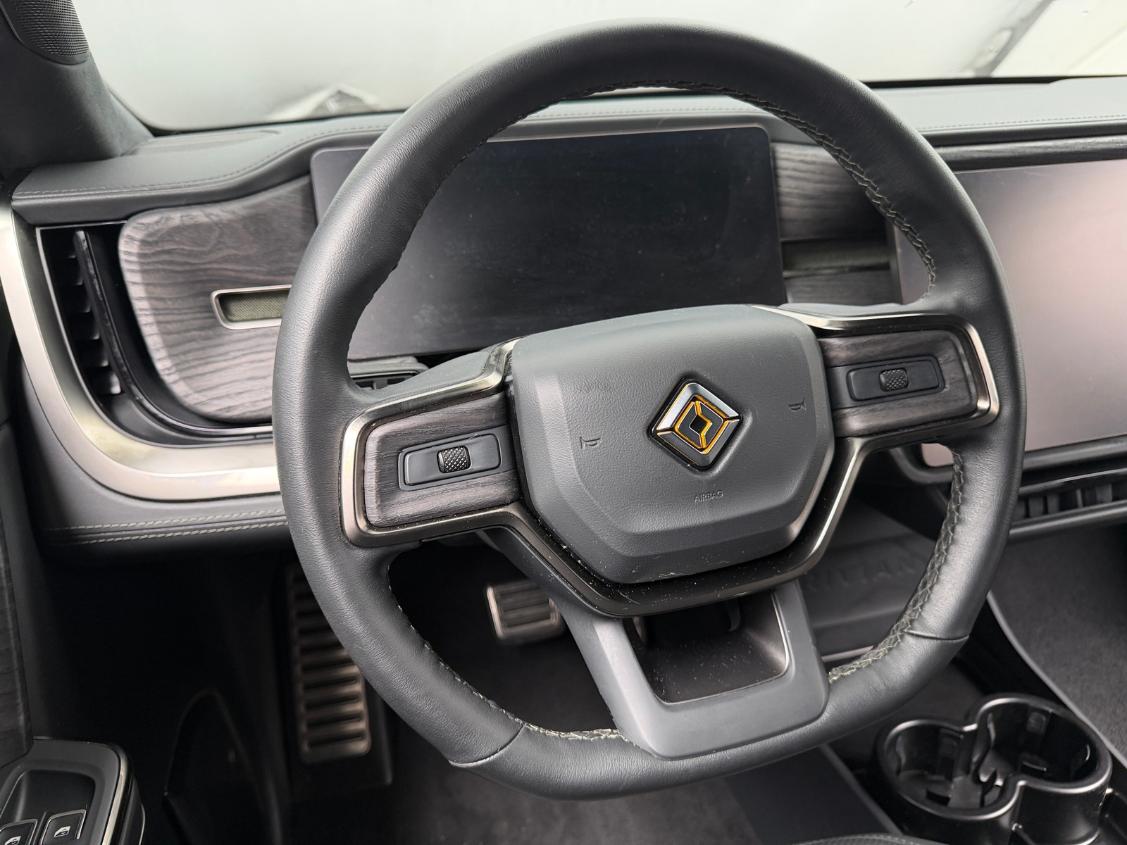 Thumbnail: 2023 Rivian R1S - 4