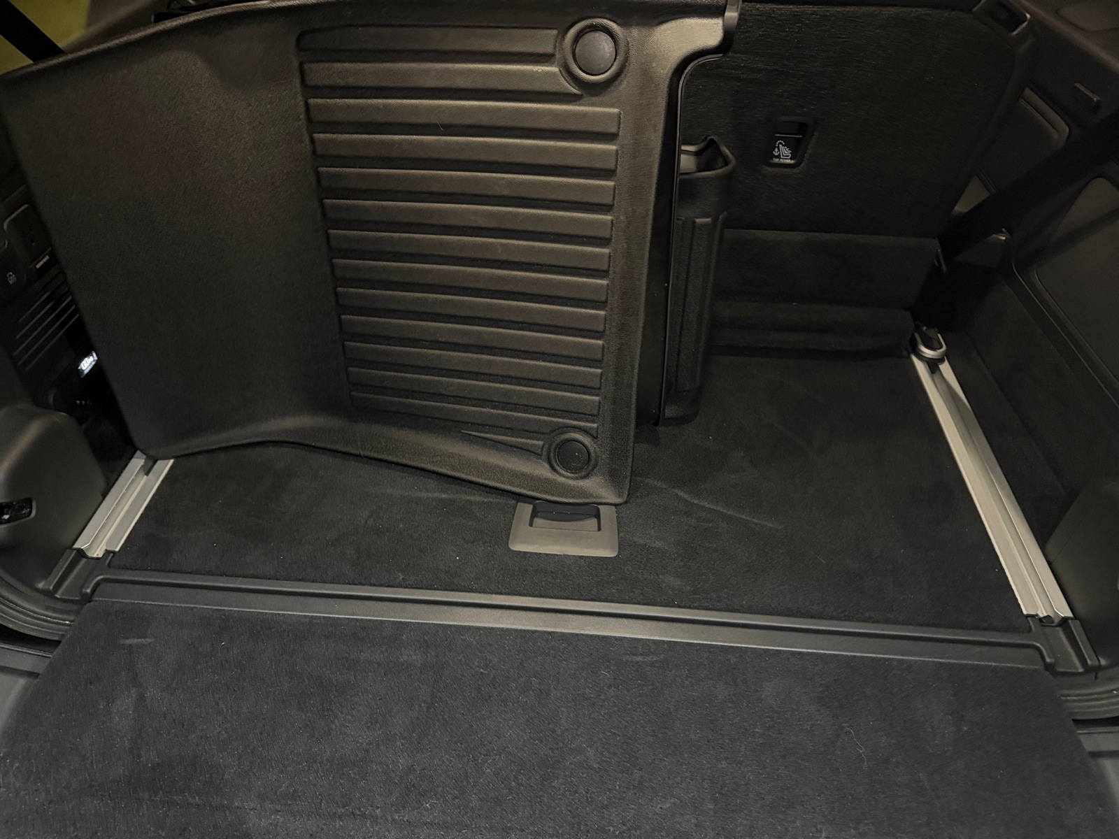 Thumbnail: 2023 Rivian R1S - 6