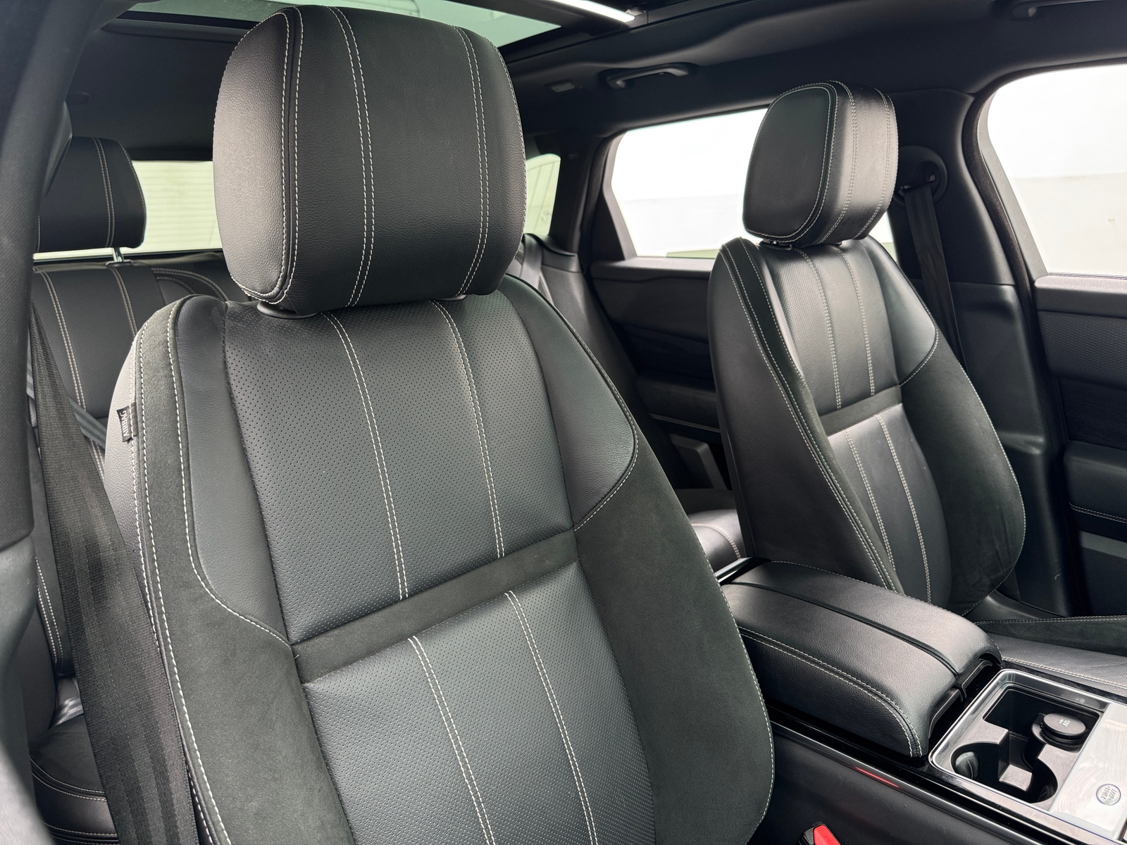 Thumbnail: 2021 Land Rover Range Rover Velar - 2