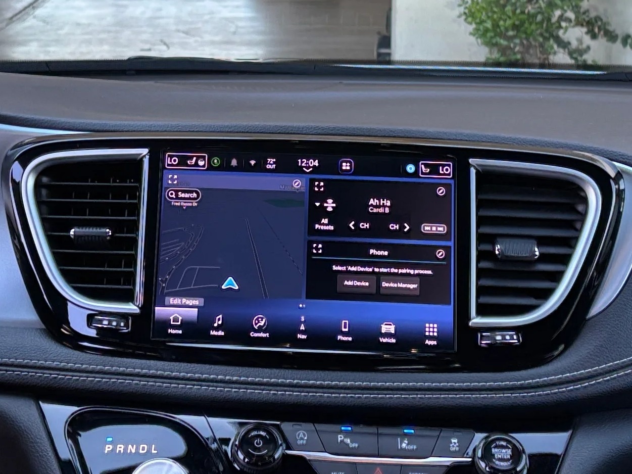 Thumbnail: 2025 Chrysler Pacifica - 3