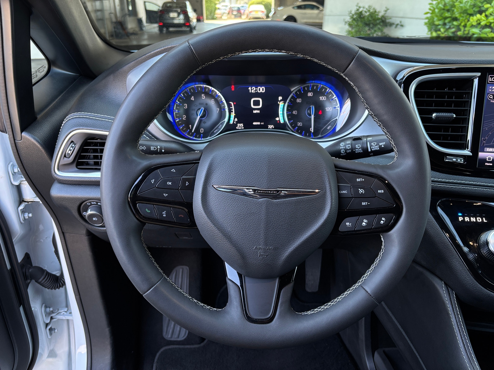 Thumbnail: 2025 Chrysler Pacifica - 4