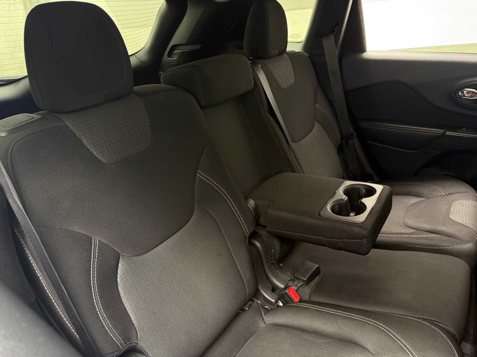 Thumbnail: 2015 Jeep Cherokee - 6