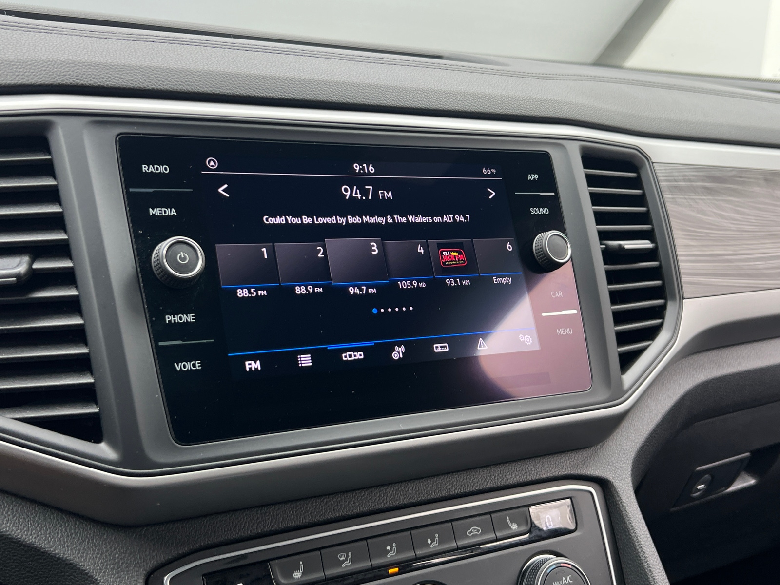 Thumbnail: 2021 Volkswagen Atlas - 3