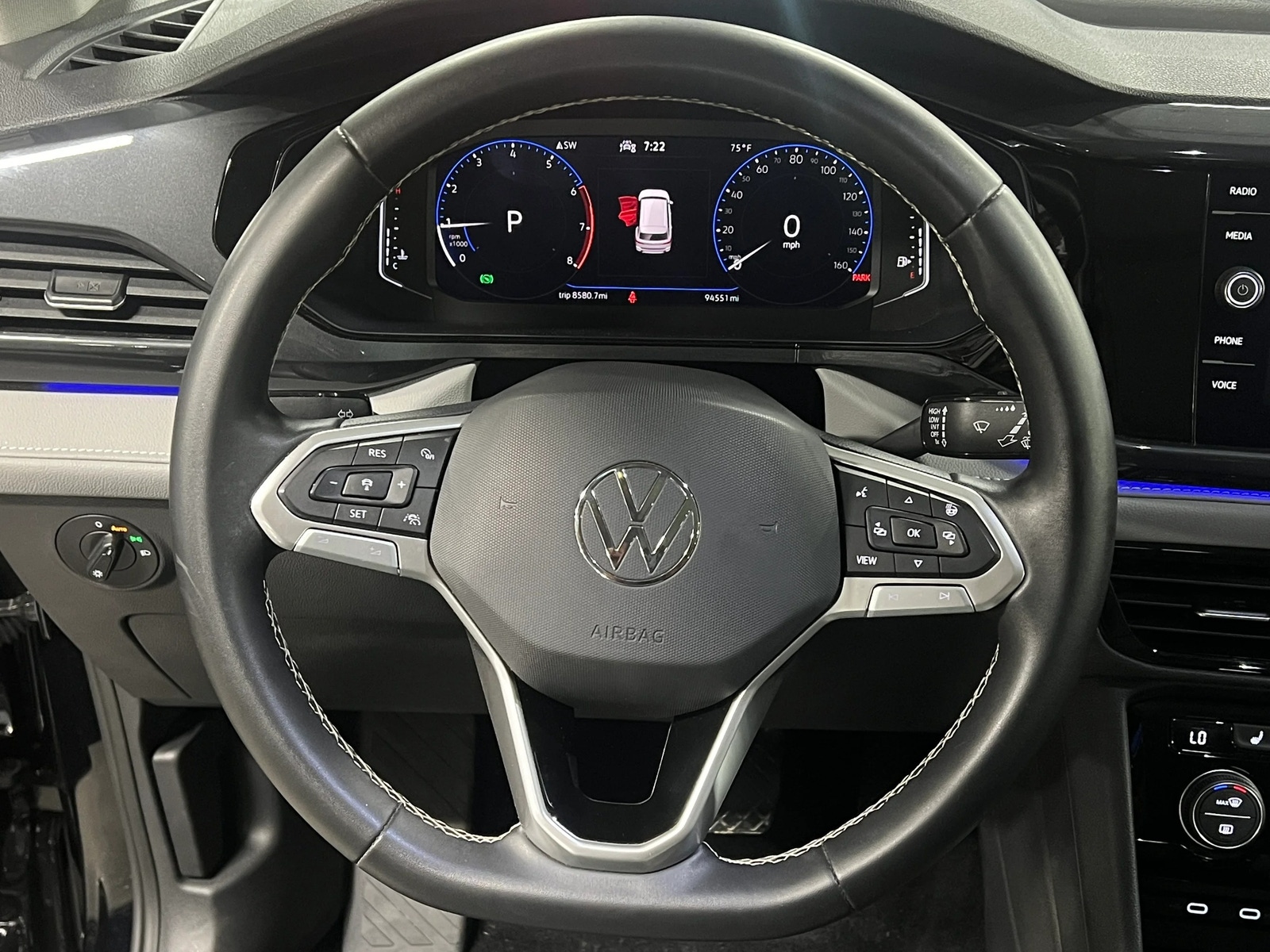 Thumbnail: 2022 Volkswagen Taos - 4