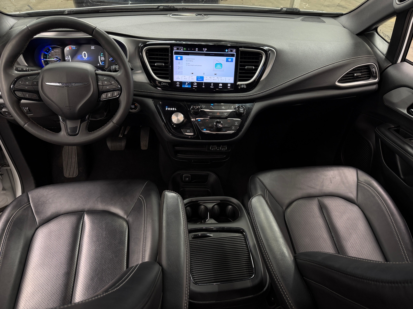 Thumbnail: 2024 Chrysler Pacifica - 2