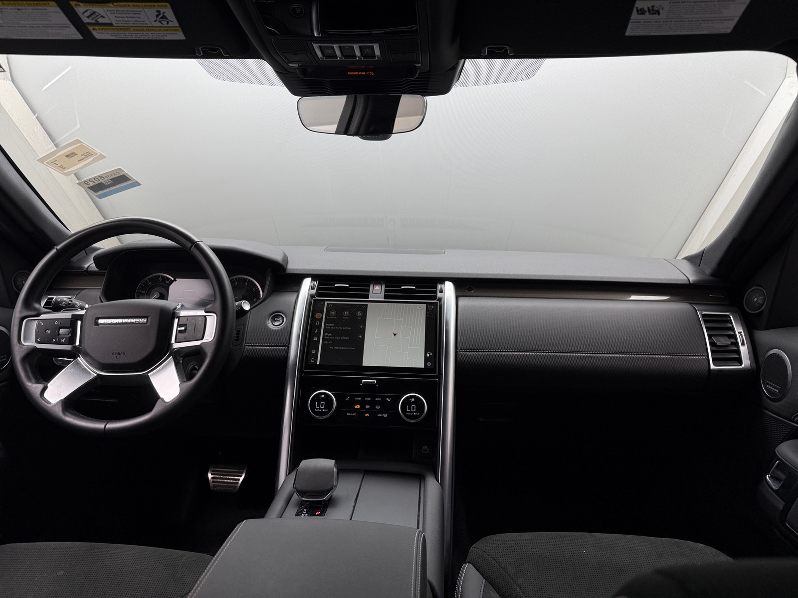 Thumbnail: 2023 Land Rover Discovery - 3