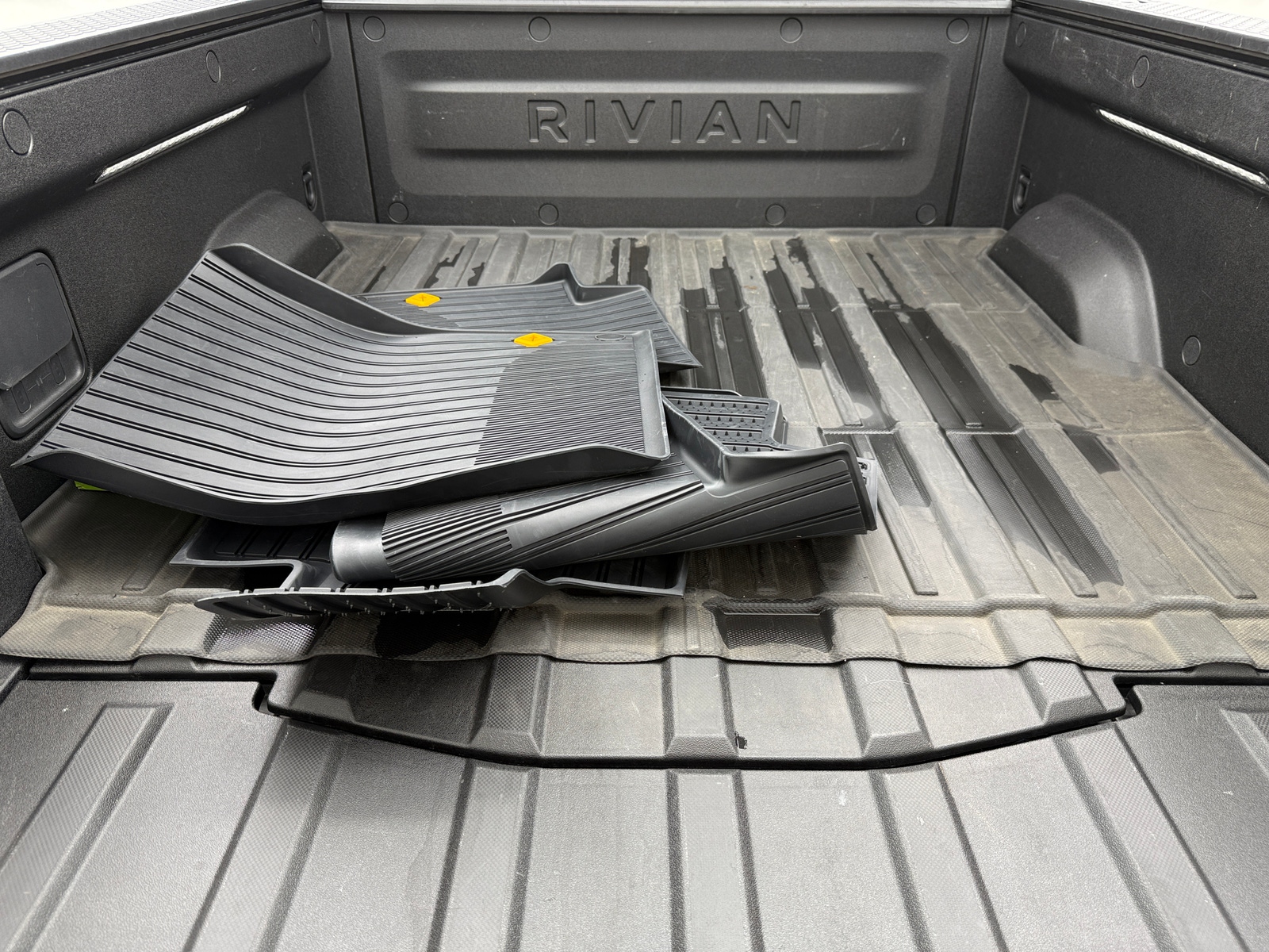 Thumbnail: 2025 Rivian R1T - 6