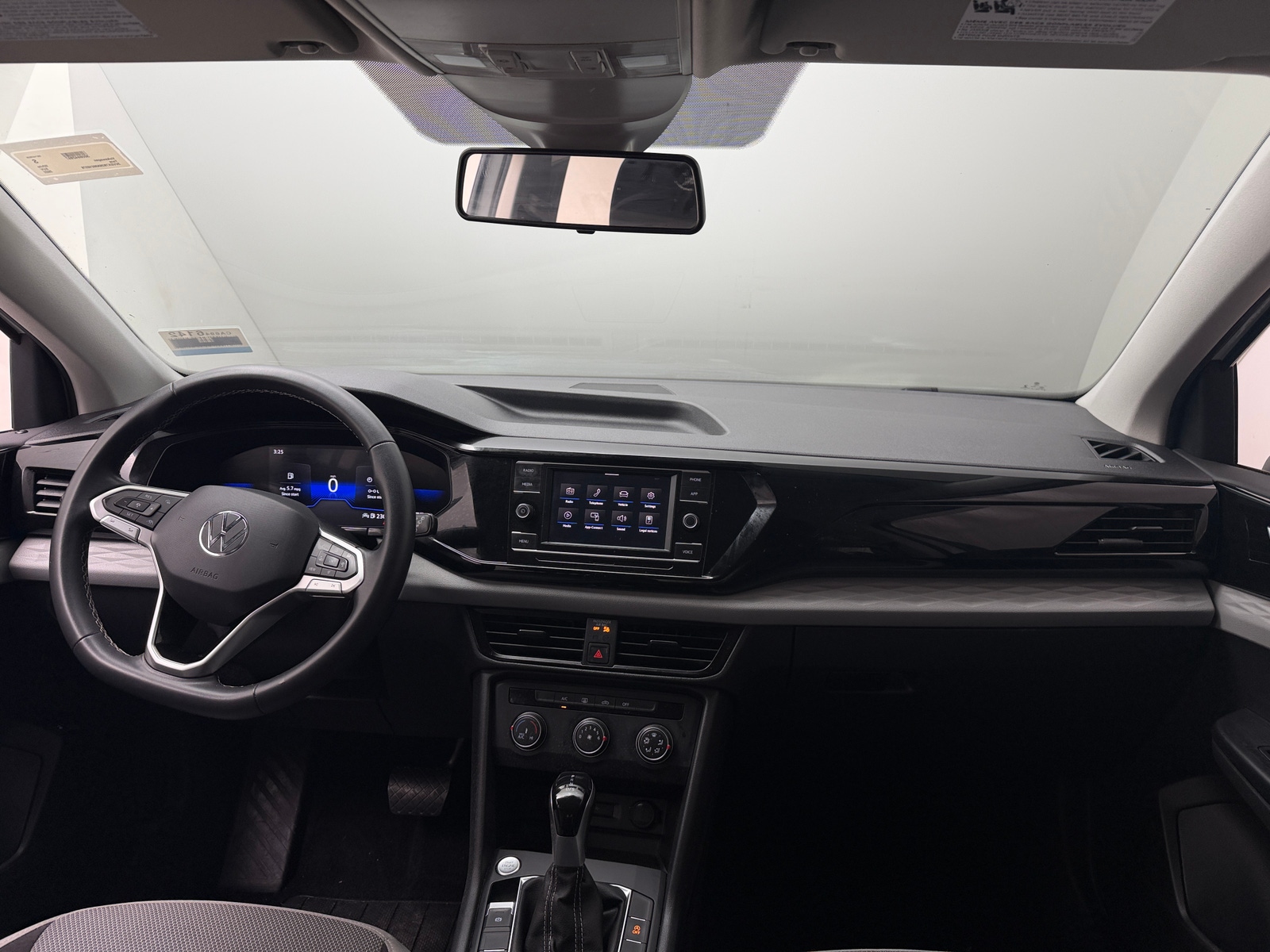 Thumbnail: 2022 Volkswagen Taos - 3