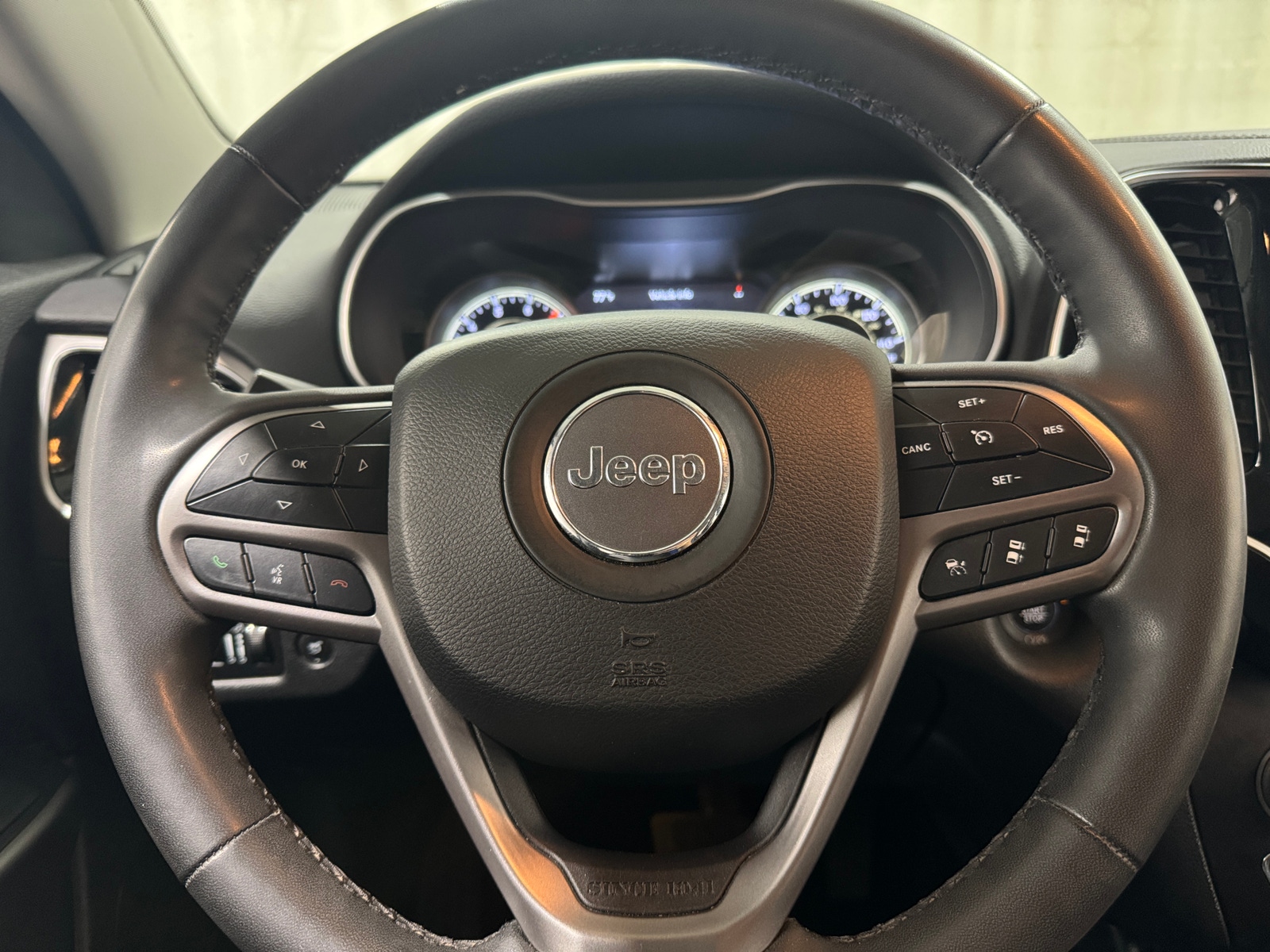 Thumbnail: 2022 Jeep Cherokee - 4