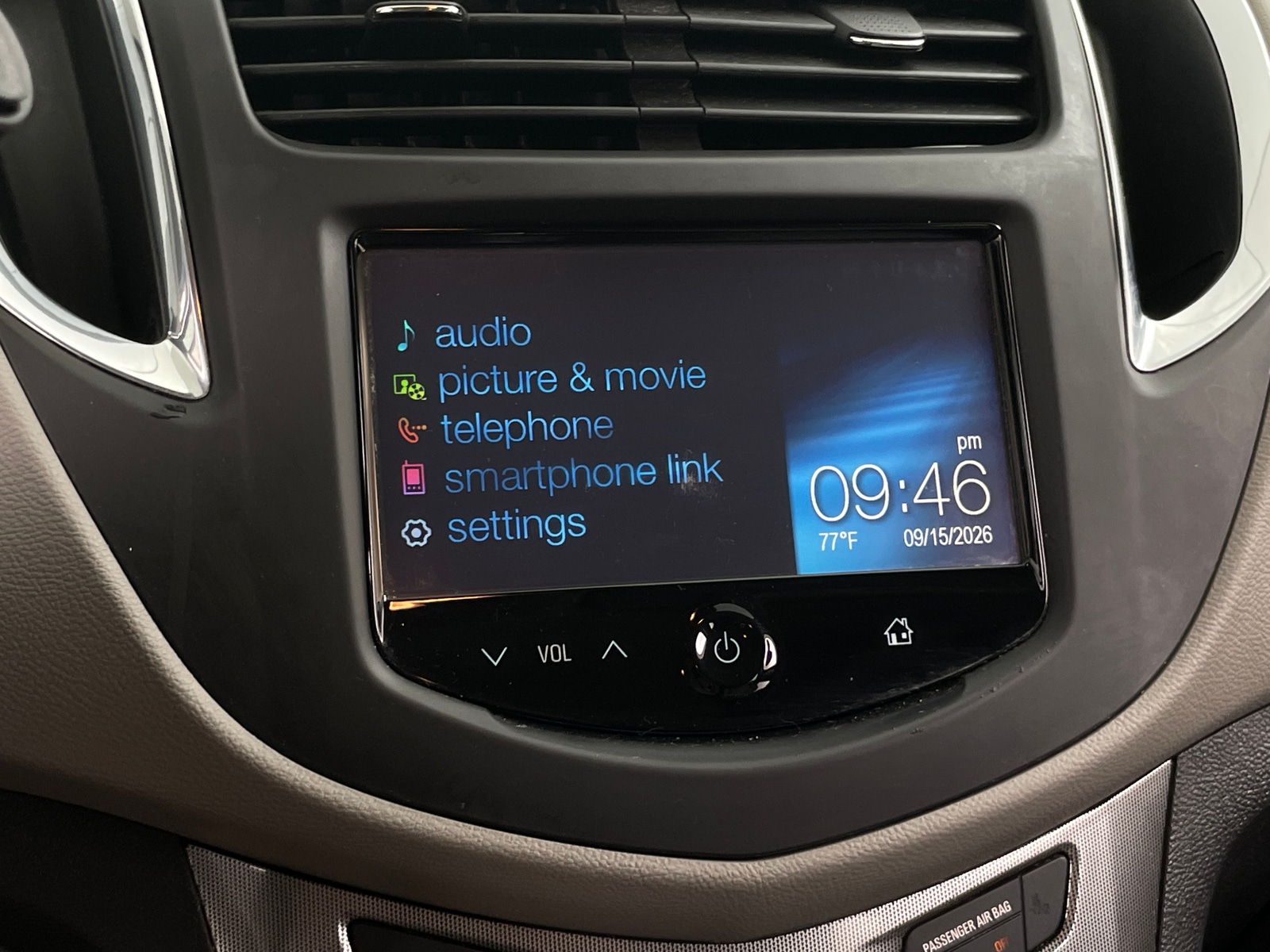 Thumbnail: 2016 Chevrolet Trax - 3