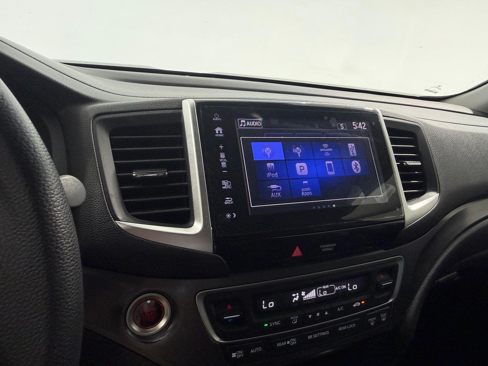 Thumbnail: 2017 Honda Pilot - 4