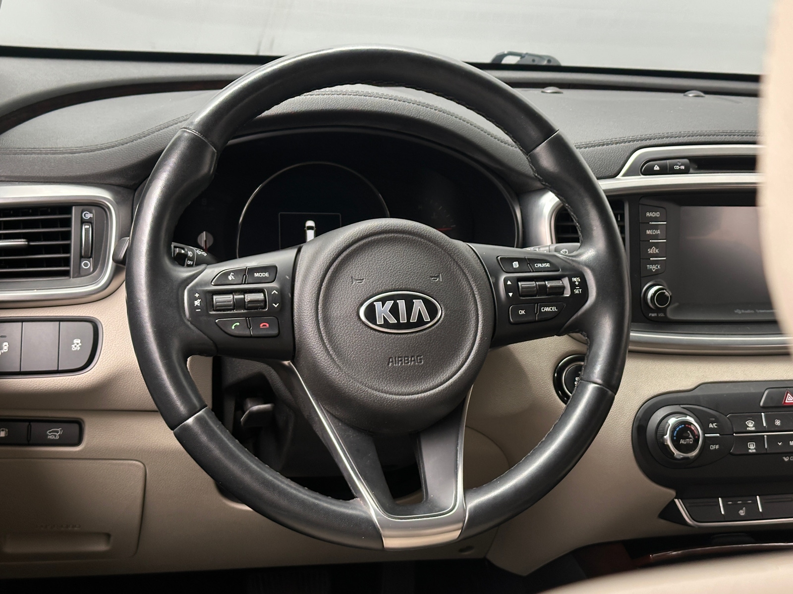 Thumbnail: 2018 Kia Sorento - 4