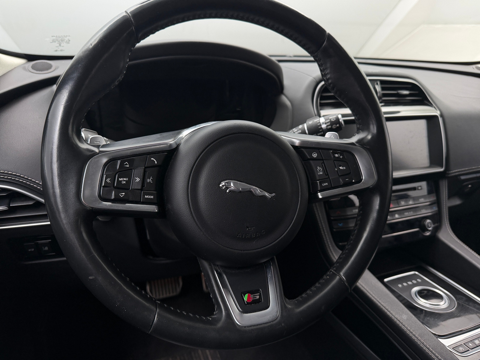 Thumbnail: 2017 Jaguar F-Pace - 4