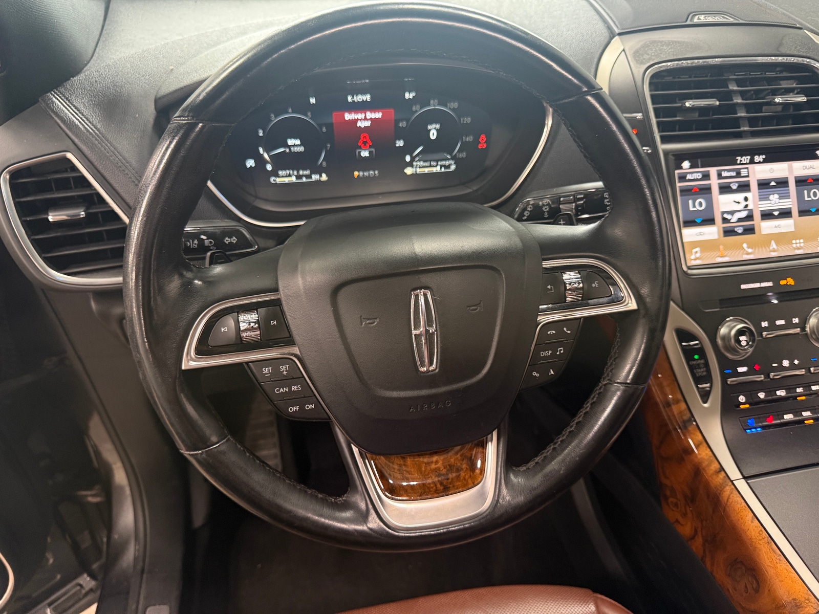 Thumbnail: 2019 Lincoln Nautilus - 4