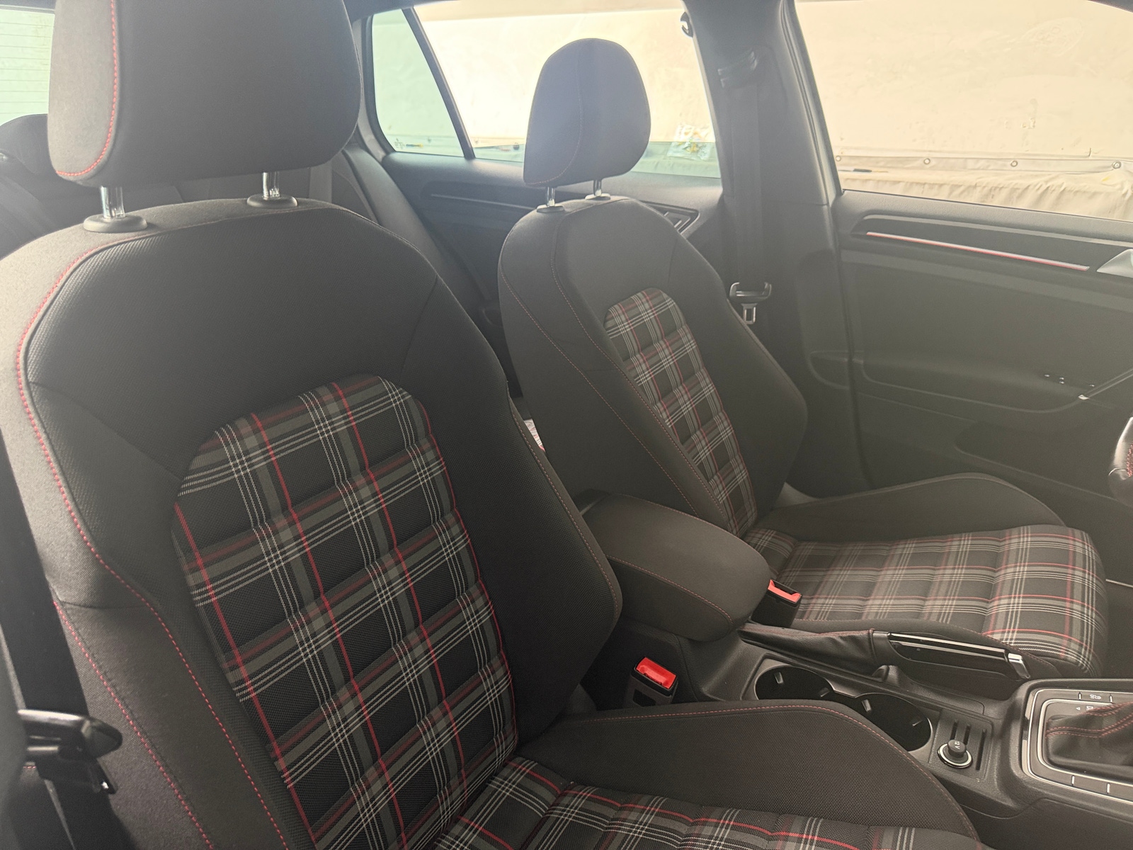 Thumbnail: 2017 Volkswagen Golf - 2