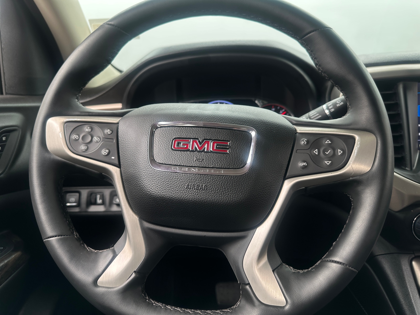 Thumbnail: 2023 GMC Acadia - 4