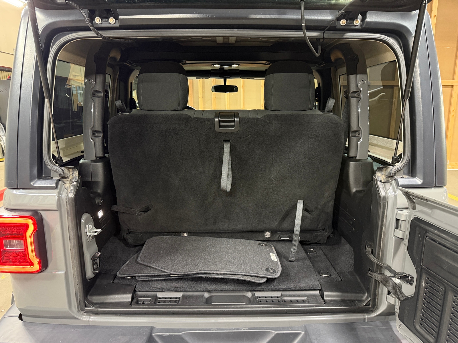 Thumbnail: 2019 Jeep Wrangler - 7
