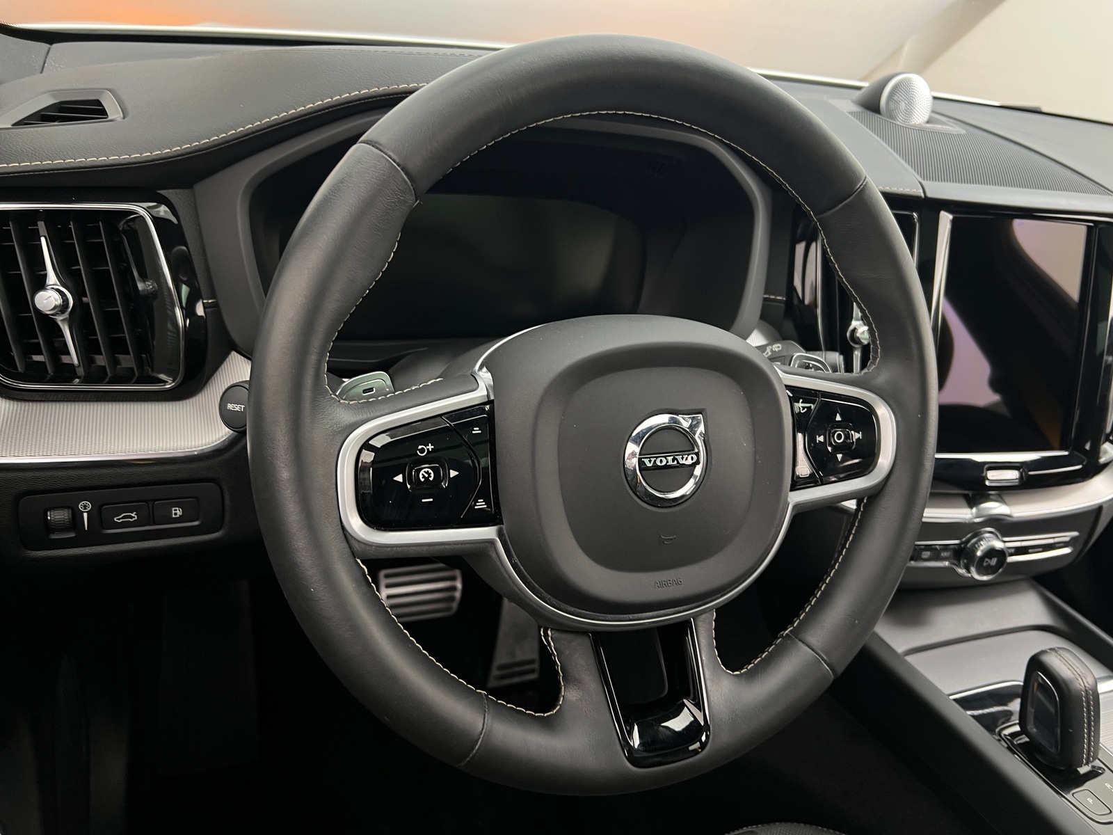 Thumbnail: 2021 Volvo XC60 - 4