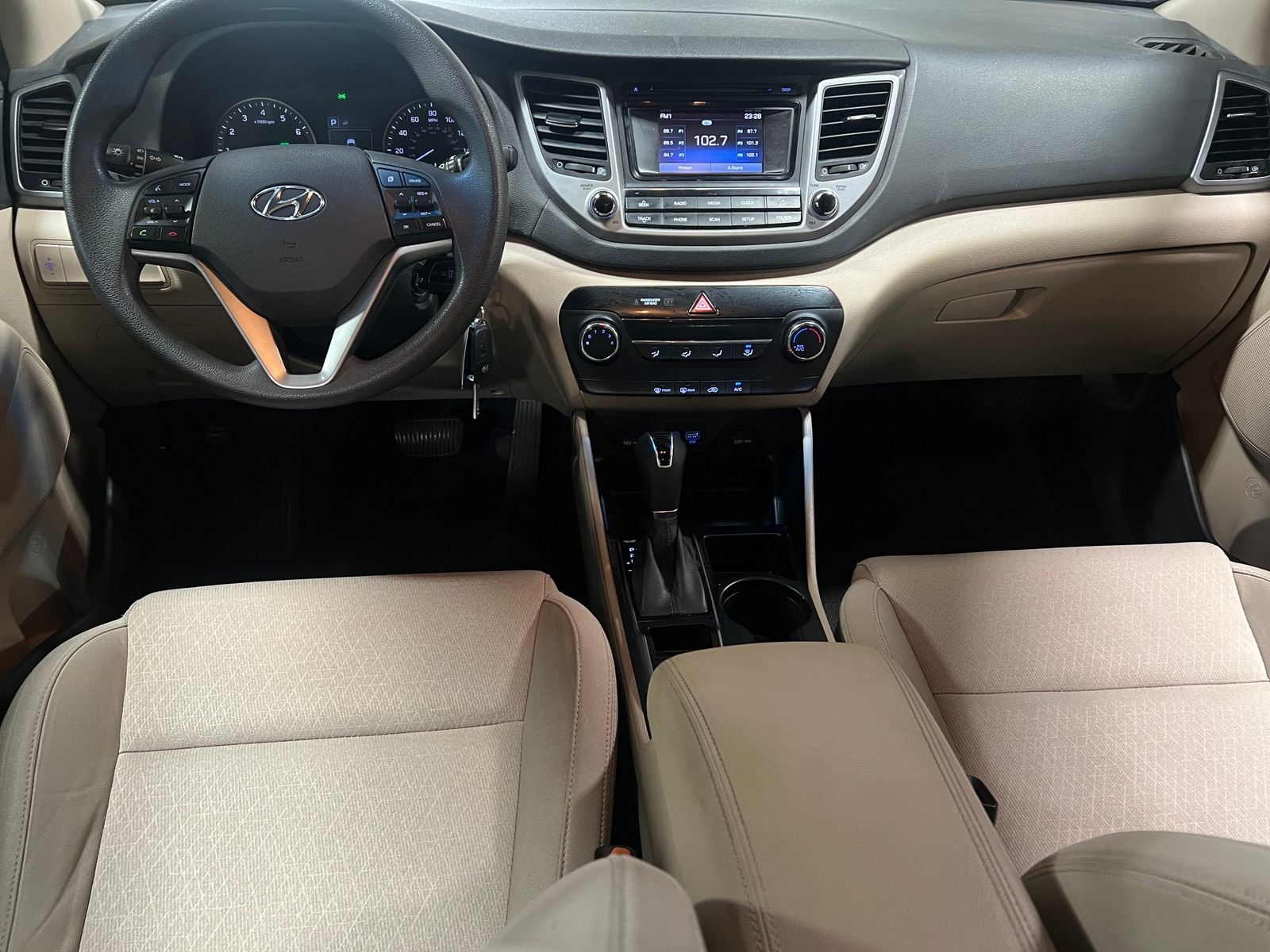 Thumbnail: 2016 Hyundai Tucson - 3