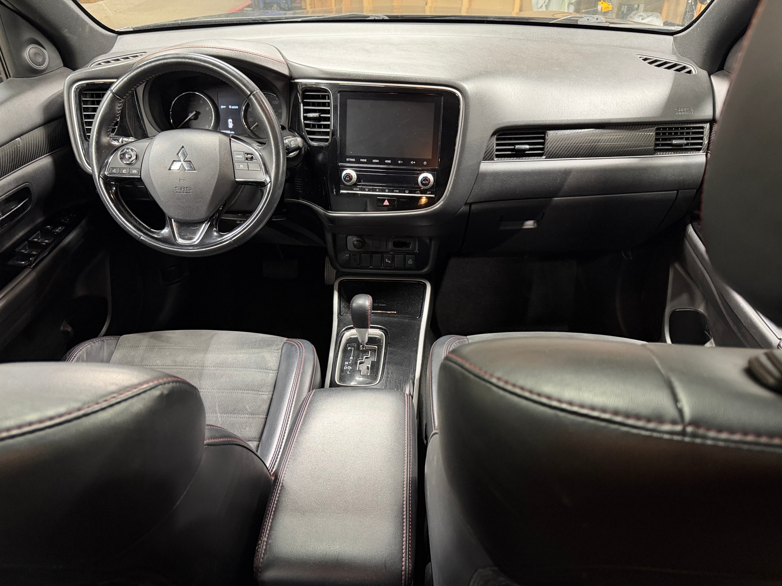 Thumbnail: 2020 Mitsubishi Outlander - 3