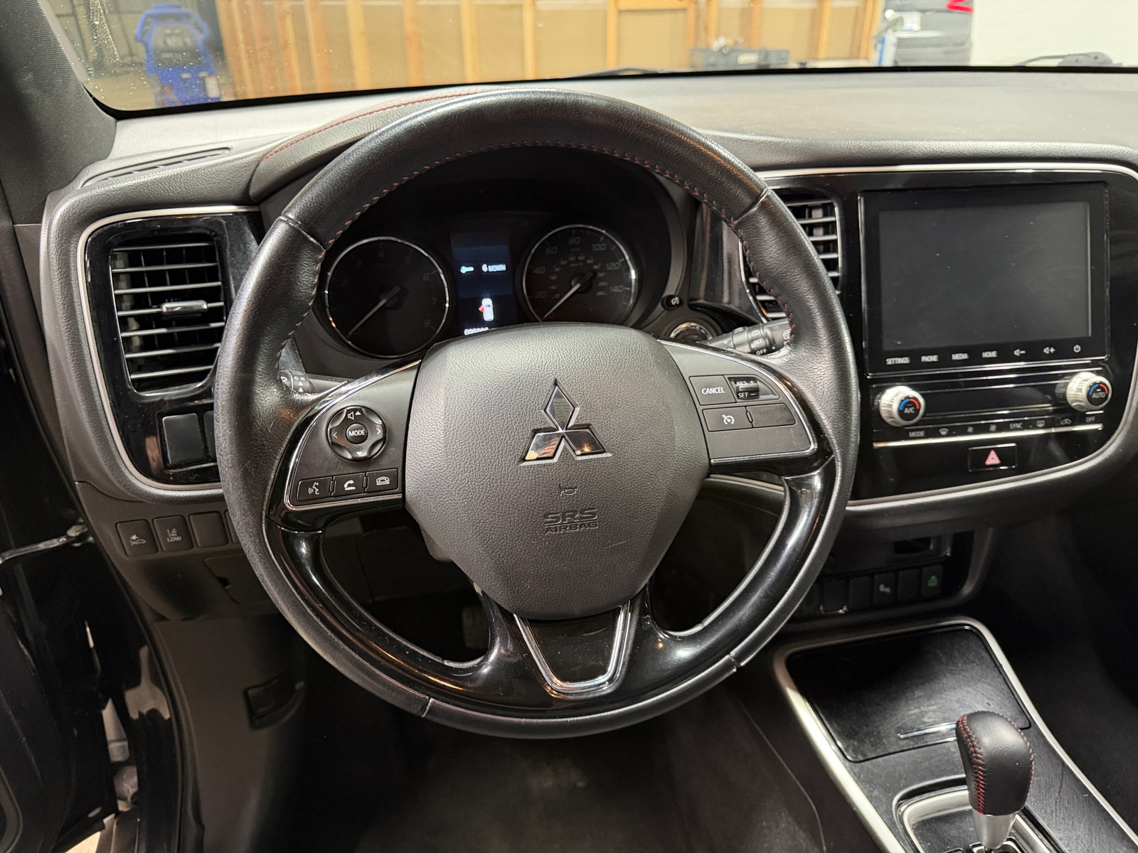 Thumbnail: 2020 Mitsubishi Outlander - 5