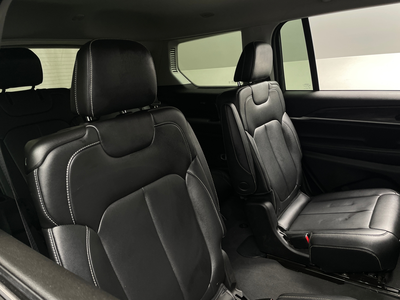 Thumbnail: 2023 Jeep Grand Cherokee L - 5