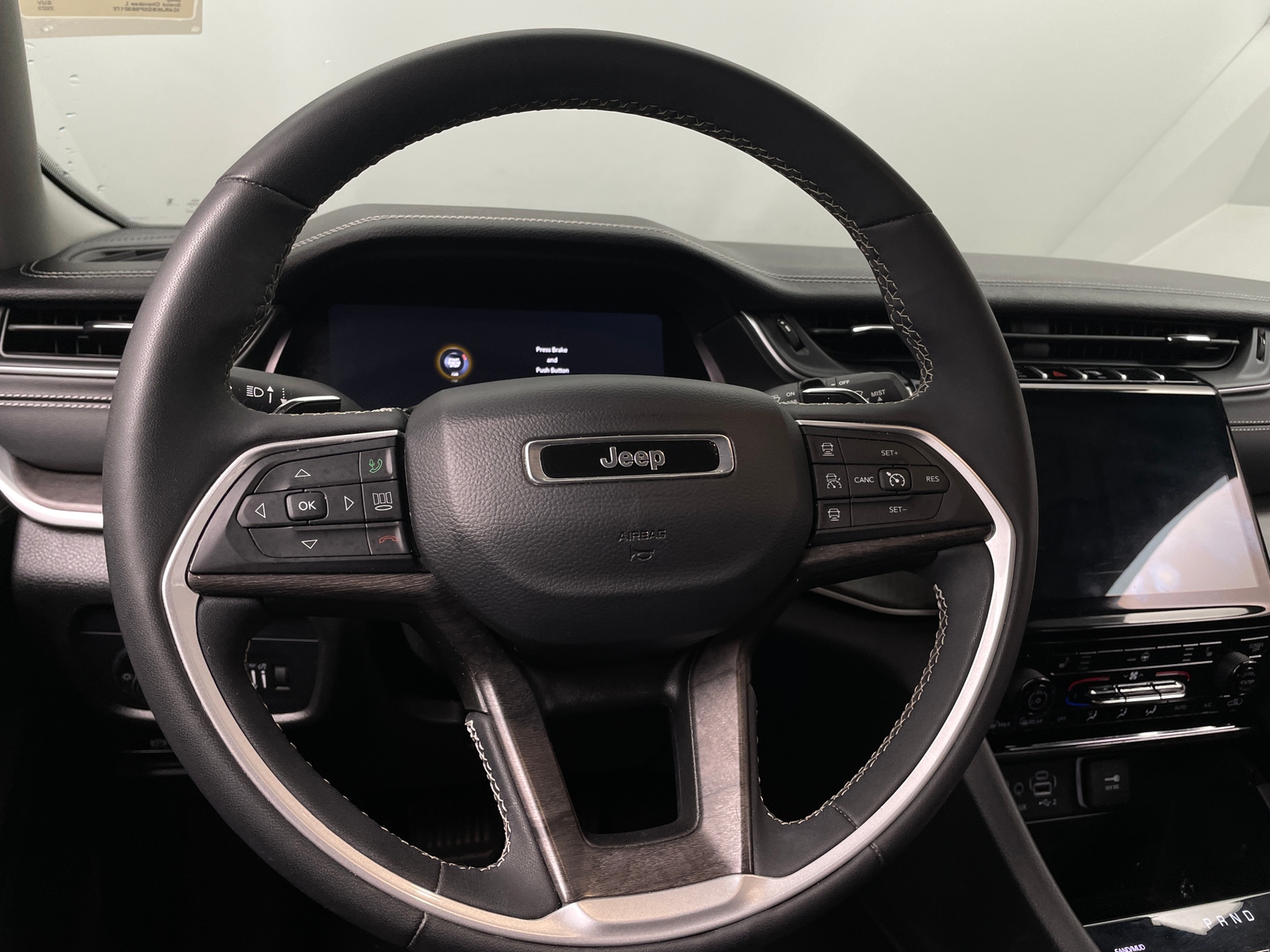 Thumbnail: 2023 Jeep Grand Cherokee L - 4