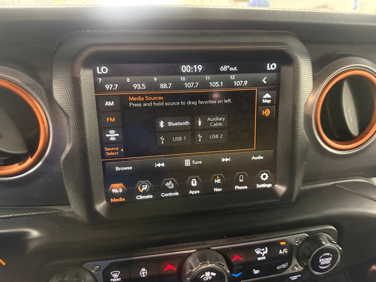 Thumbnail: 2023 Jeep Gladiator - 3