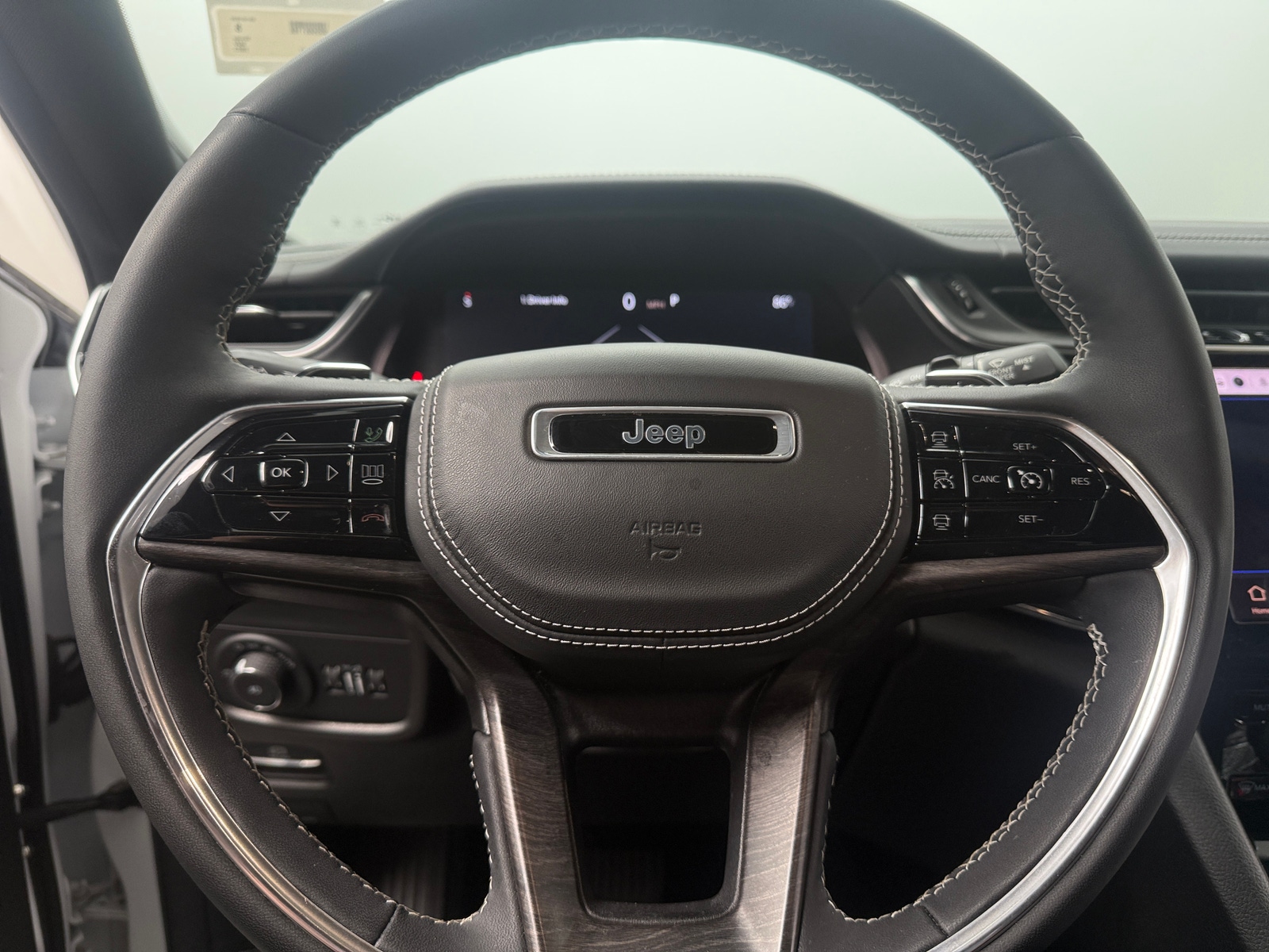 Thumbnail: 2023 Jeep Grand Cherokee - 4