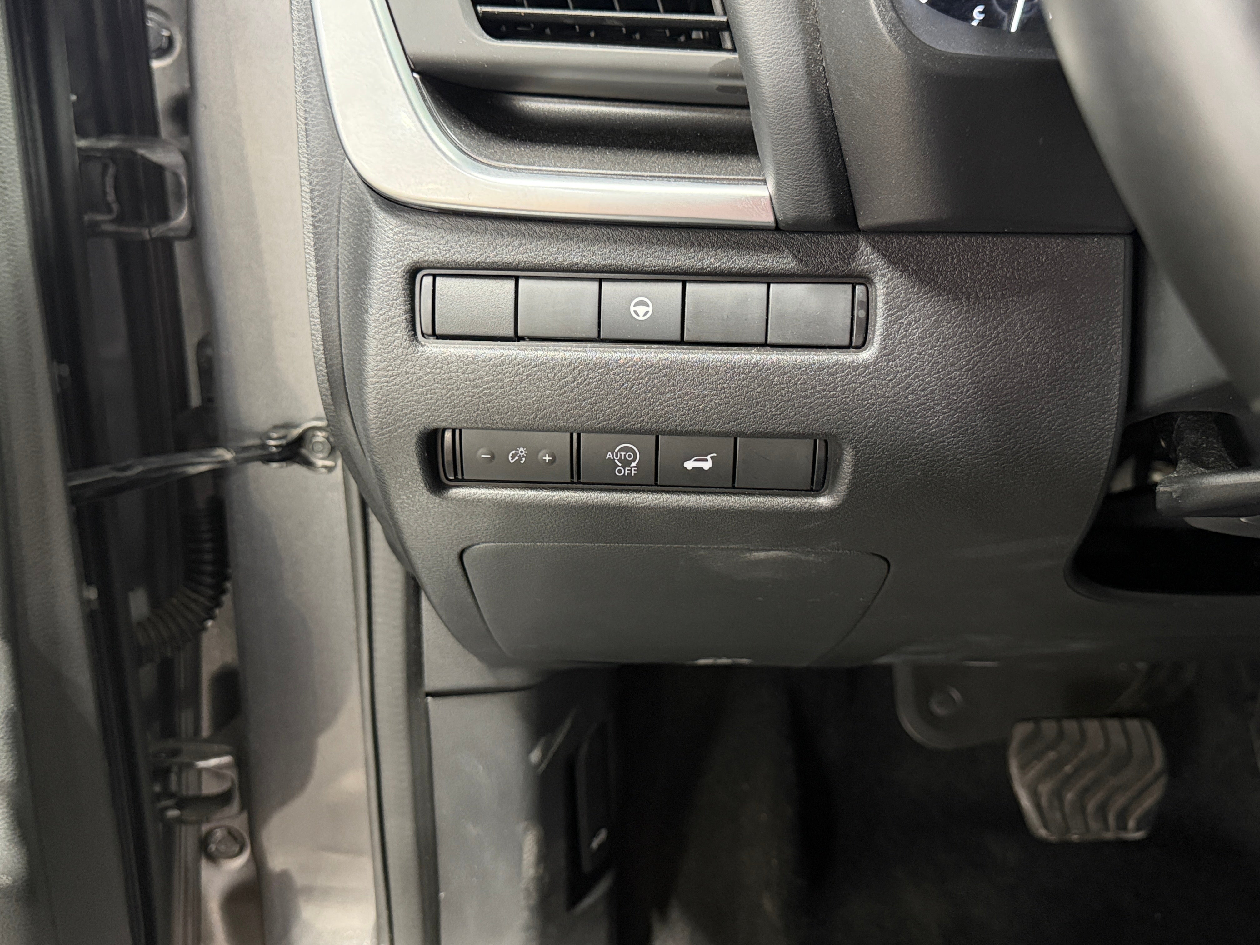 2025 Nissan Rogue SV - Photo 11