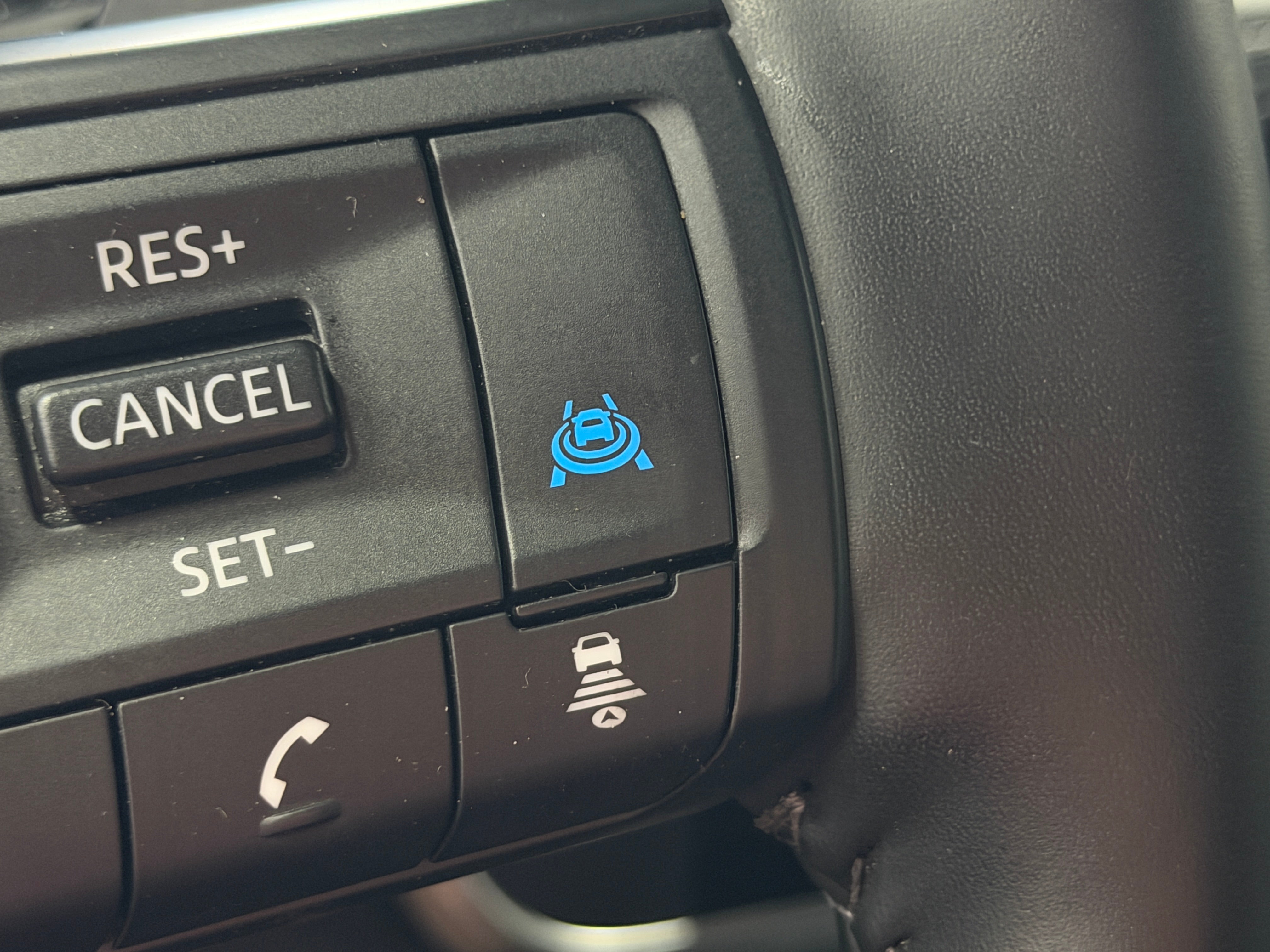 2025 Nissan Rogue SV - Photo 13