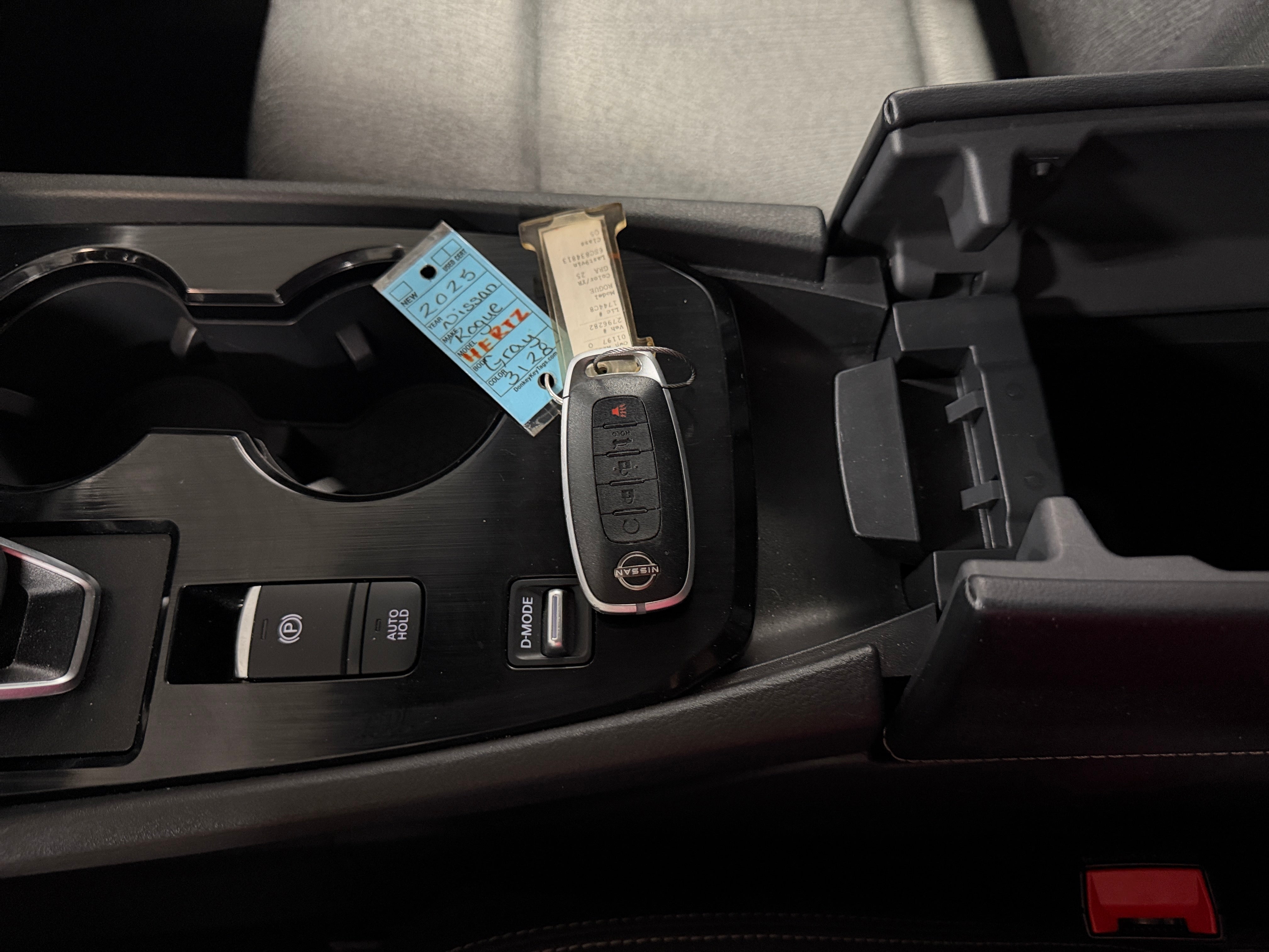2025 Nissan Rogue SV - Photo 14