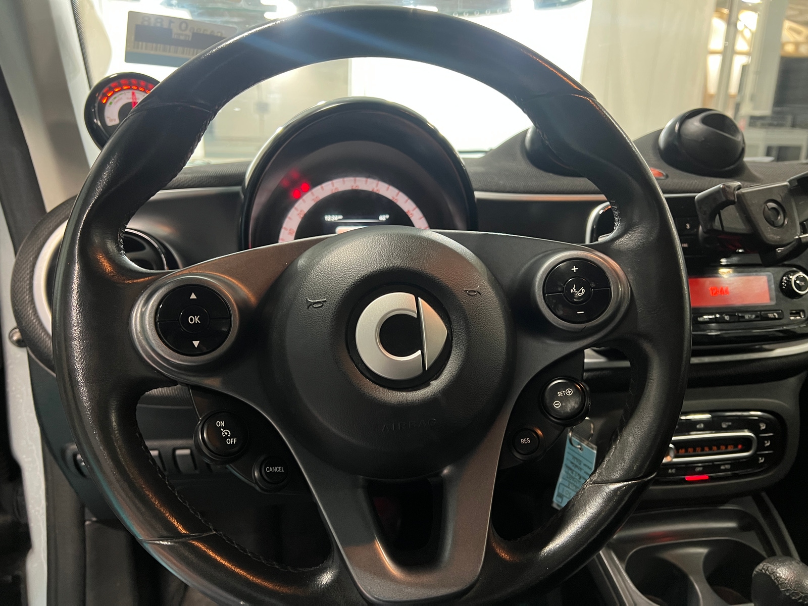 Thumbnail: 2018 smart fortwo - 4