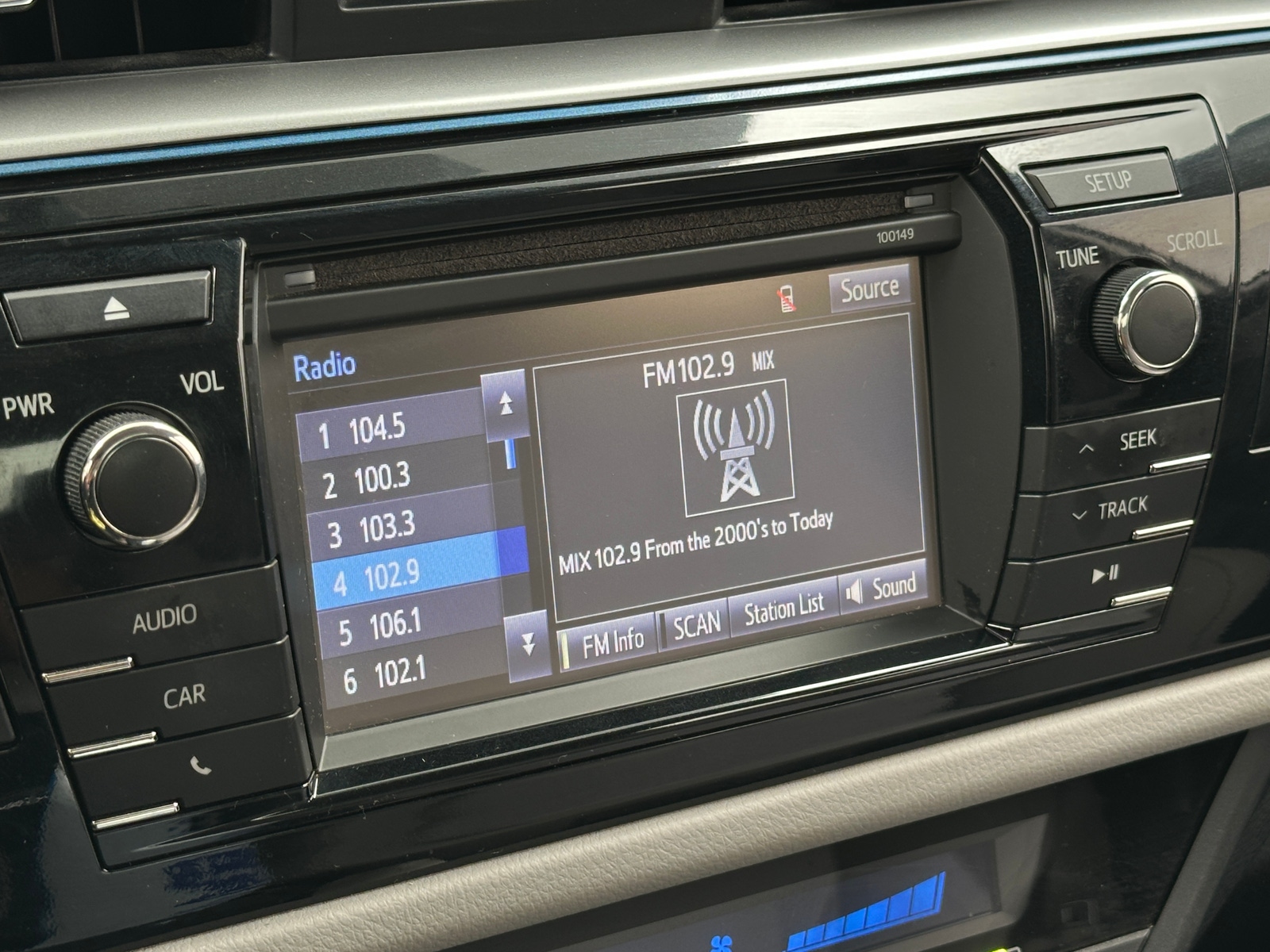 Thumbnail: 2015 Toyota Corolla - 4