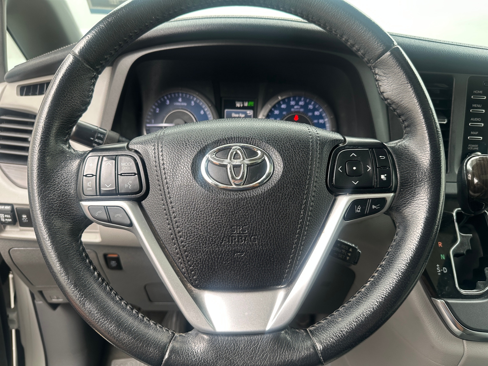 Thumbnail: 2019 Toyota Sienna - 4