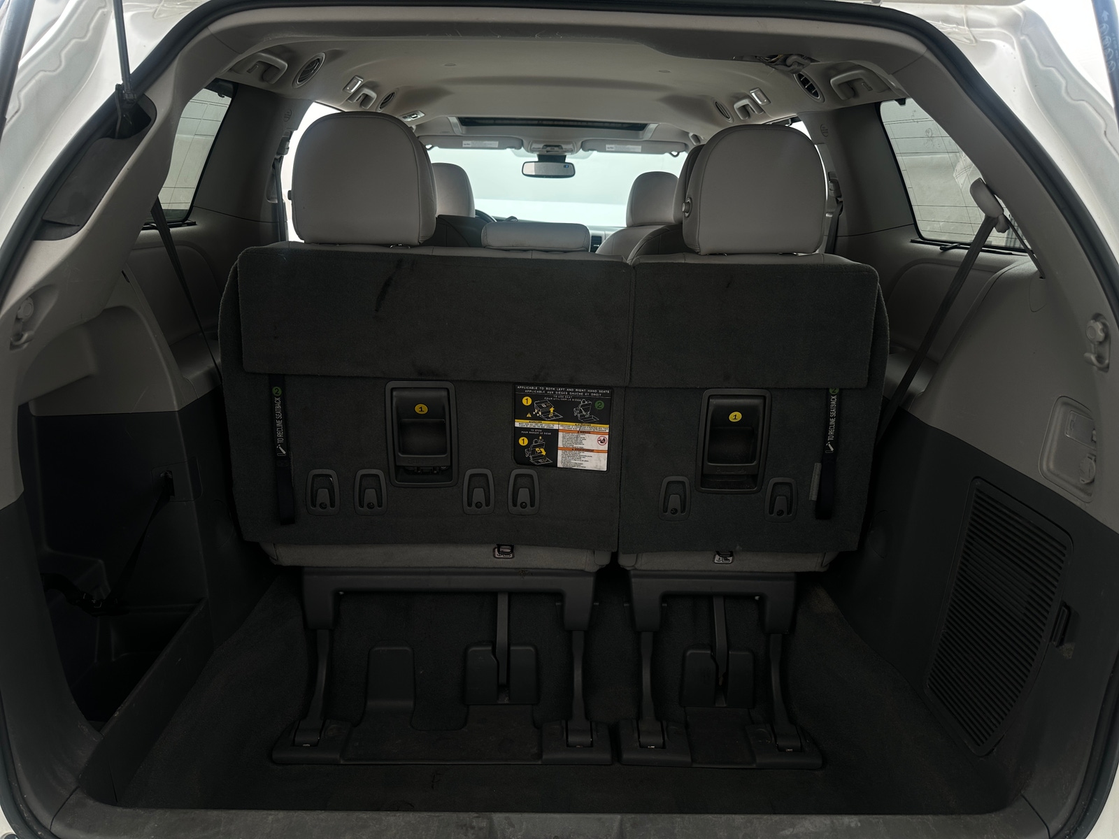 Thumbnail: 2019 Toyota Sienna - 6