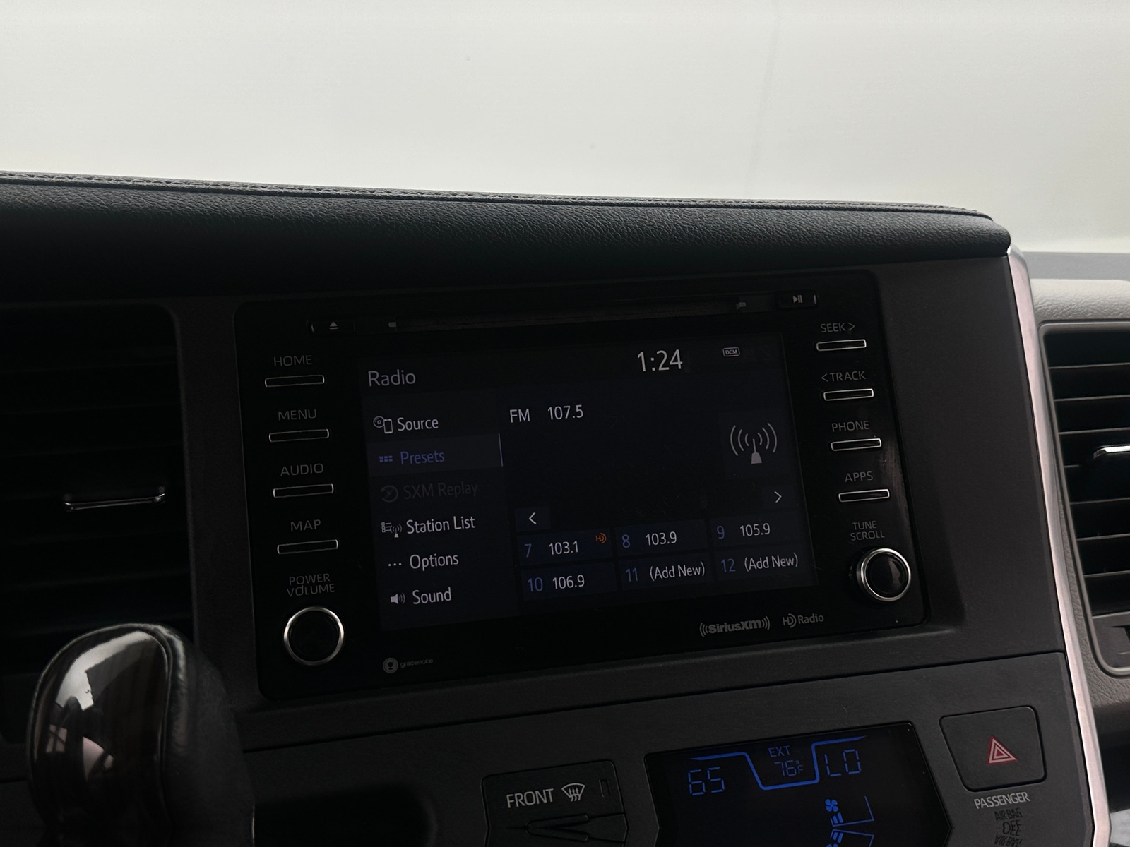 Thumbnail: 2019 Toyota Sienna - 3