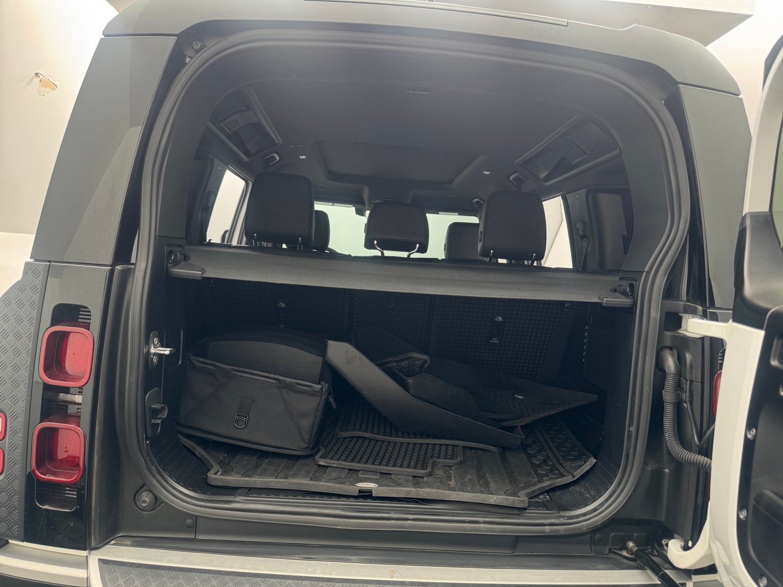 Thumbnail: 2024 Land Rover Defender - 7