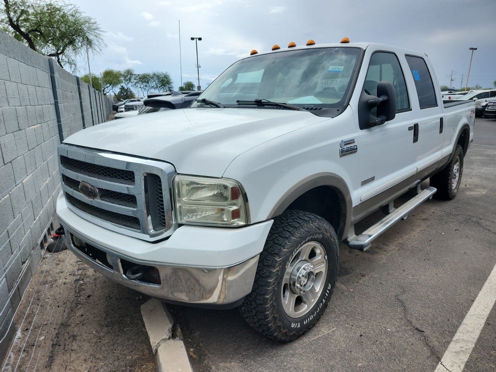 2006 Ford F-250 Crew Cab 156" Lariat 4WD
