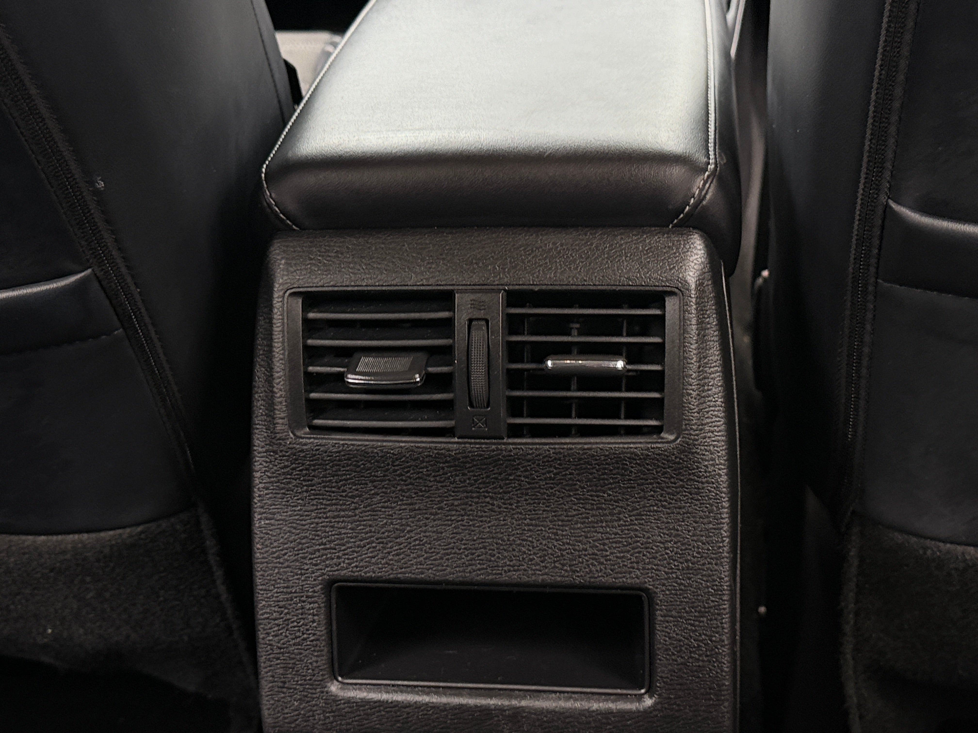 2025 Mitsubishi Outlander SE - Photo 6