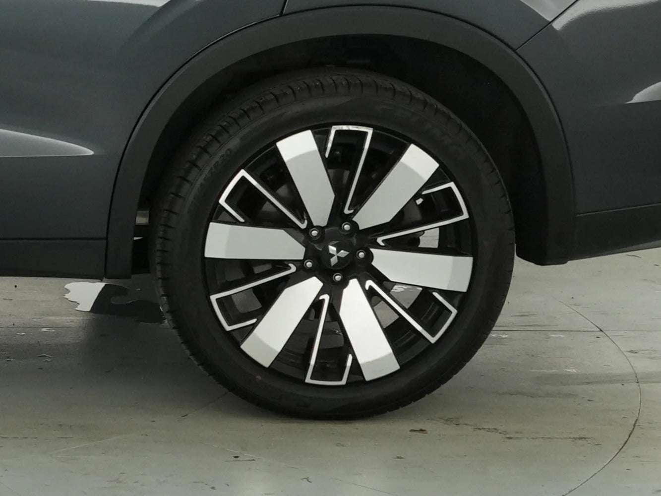 2025 Mitsubishi Outlander SE - Photo 19