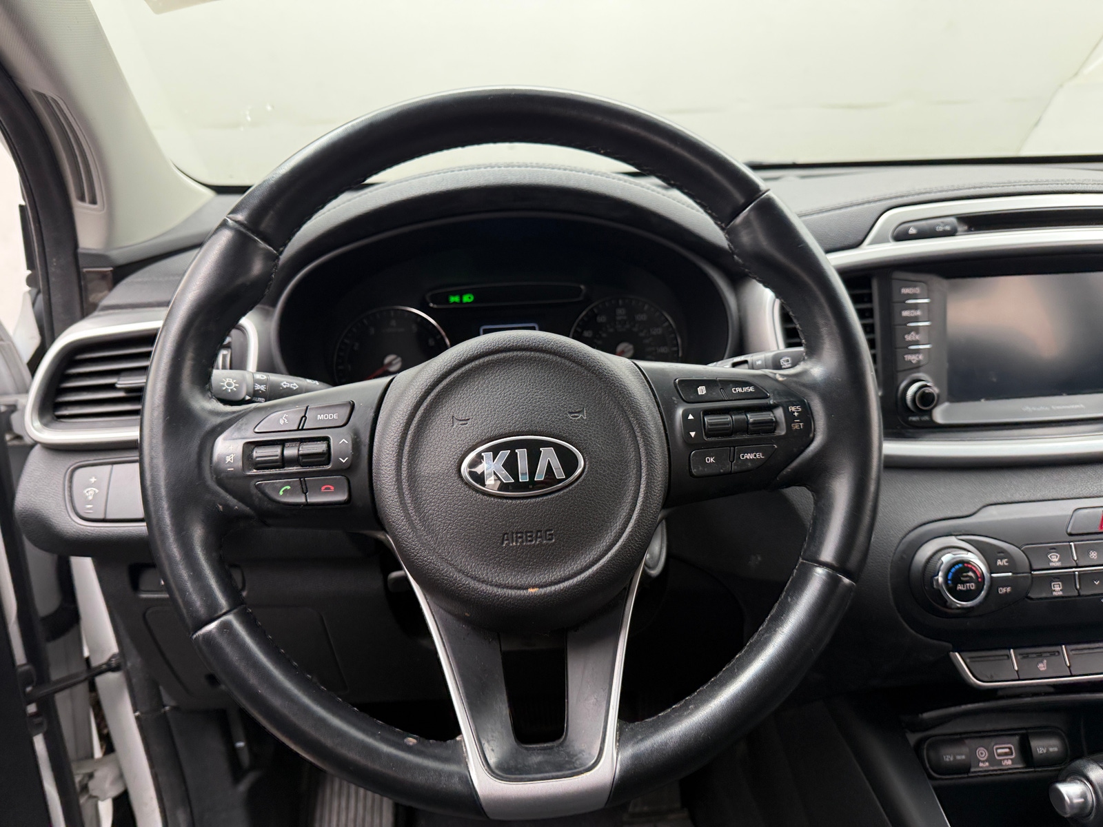 Thumbnail: 2017 Kia Sorento - 5
